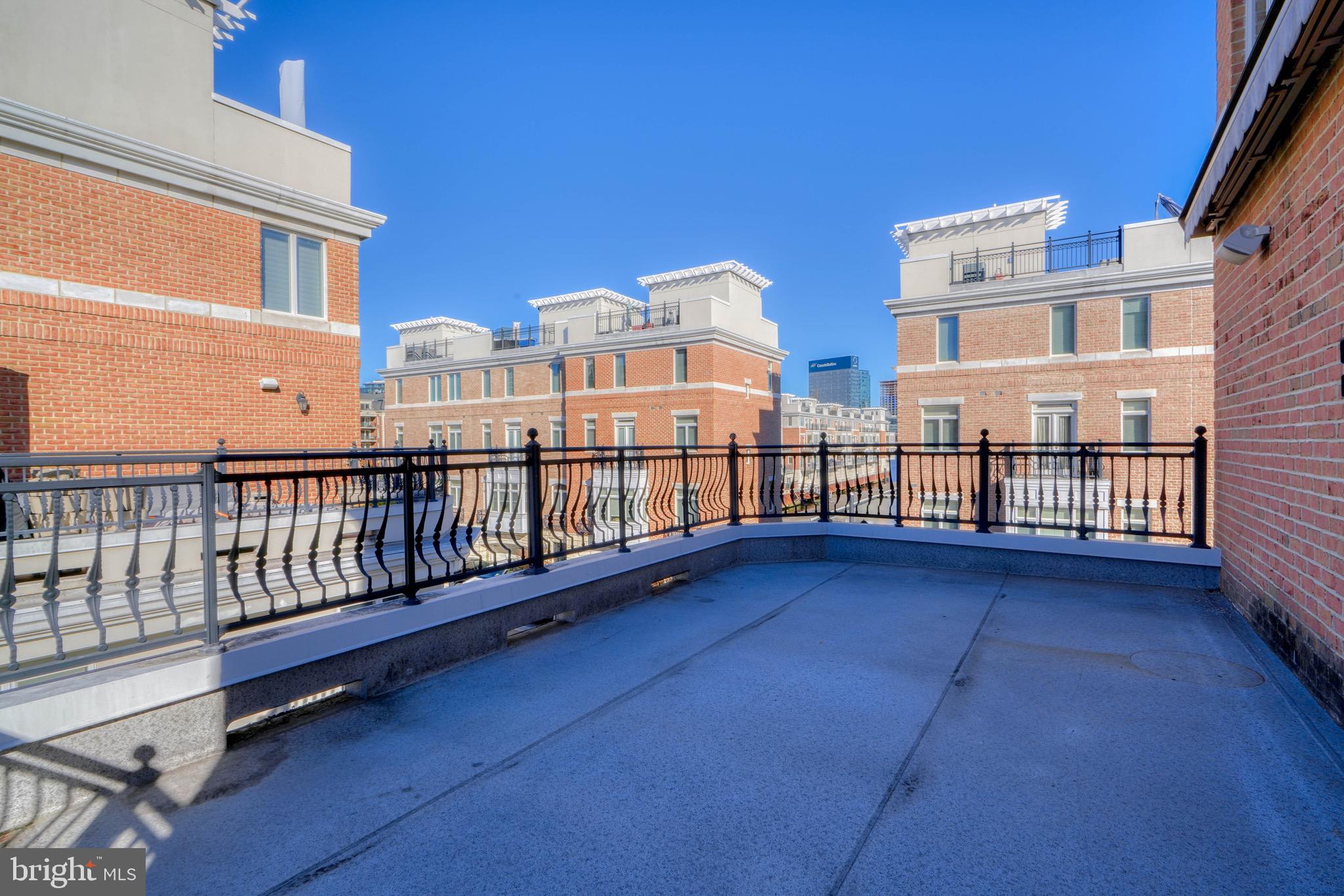 PIER HOMES AT HARBORVIEW - Residential