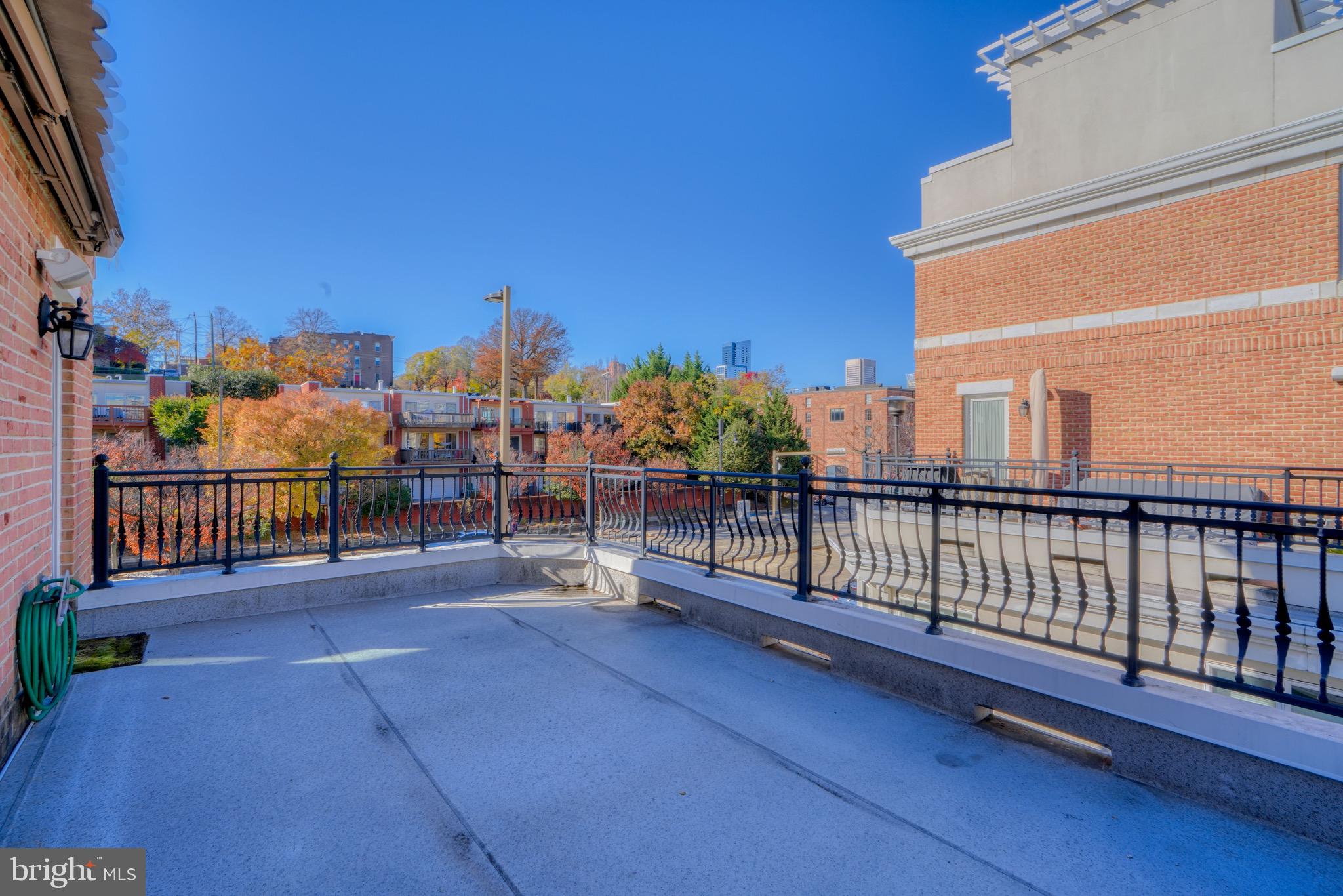 PIER HOMES AT HARBORVIEW - Residential