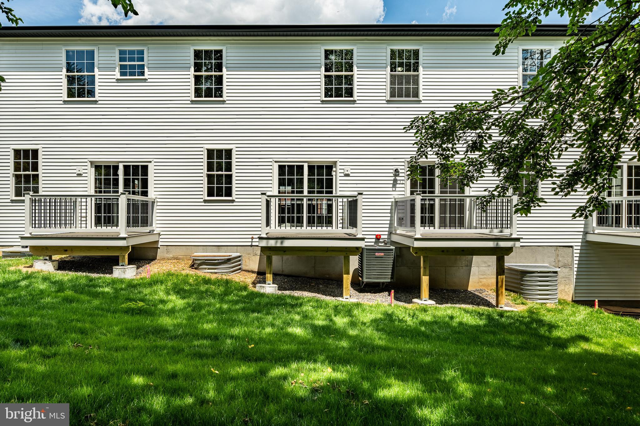 536 GROVE STREET