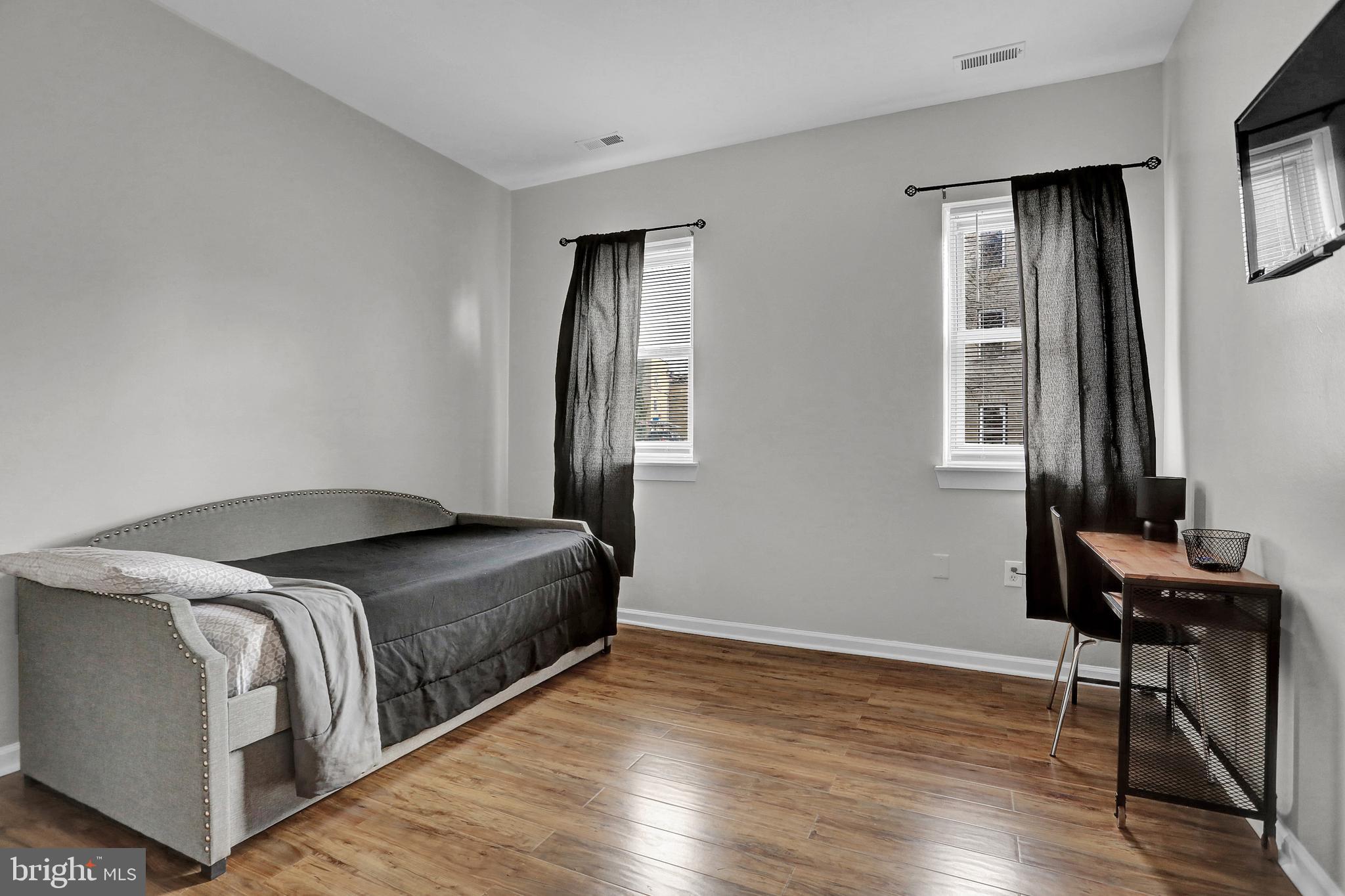 UNION SQUARE - Residential Lease