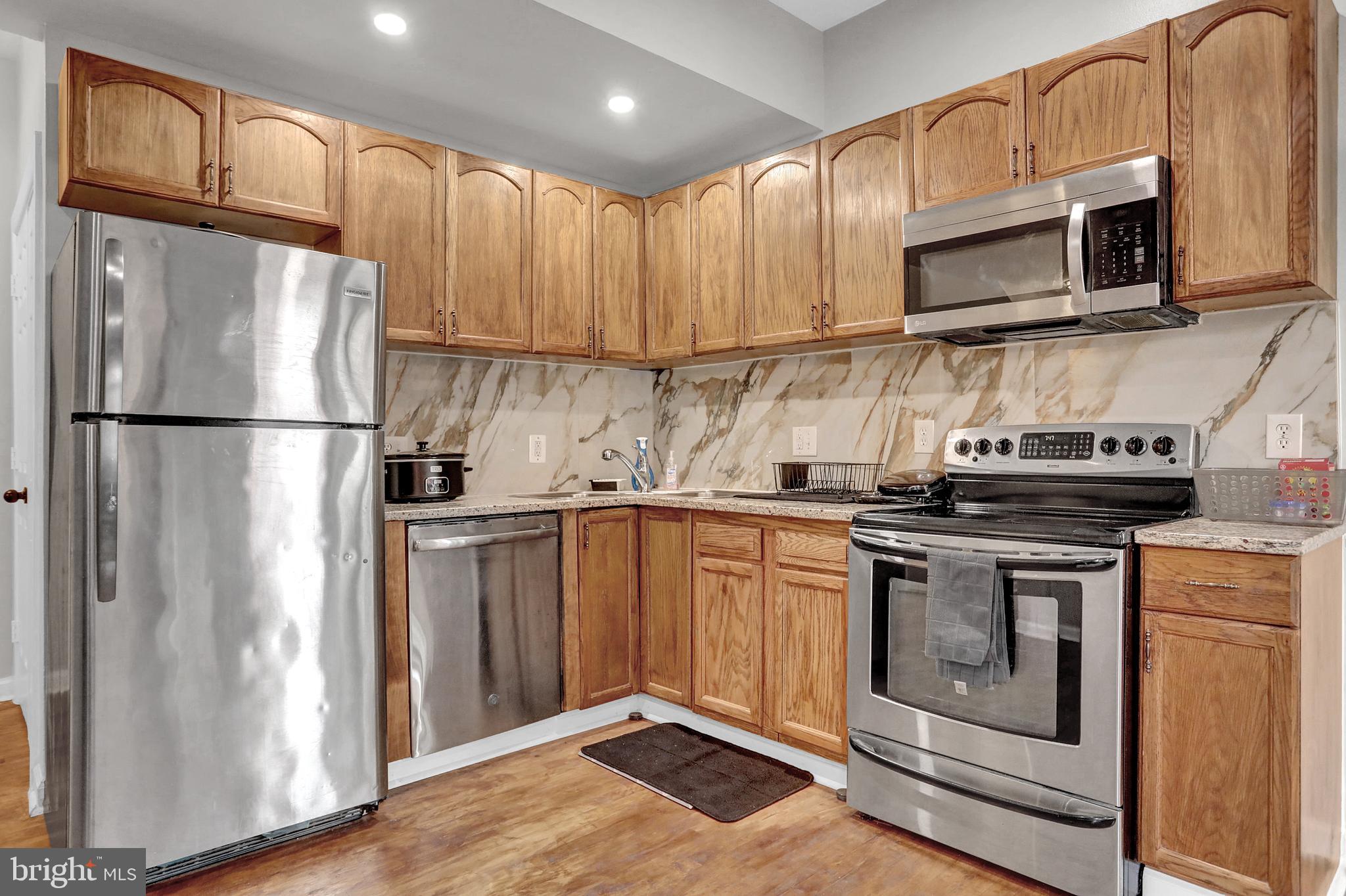 UNION SQUARE - Residential Lease