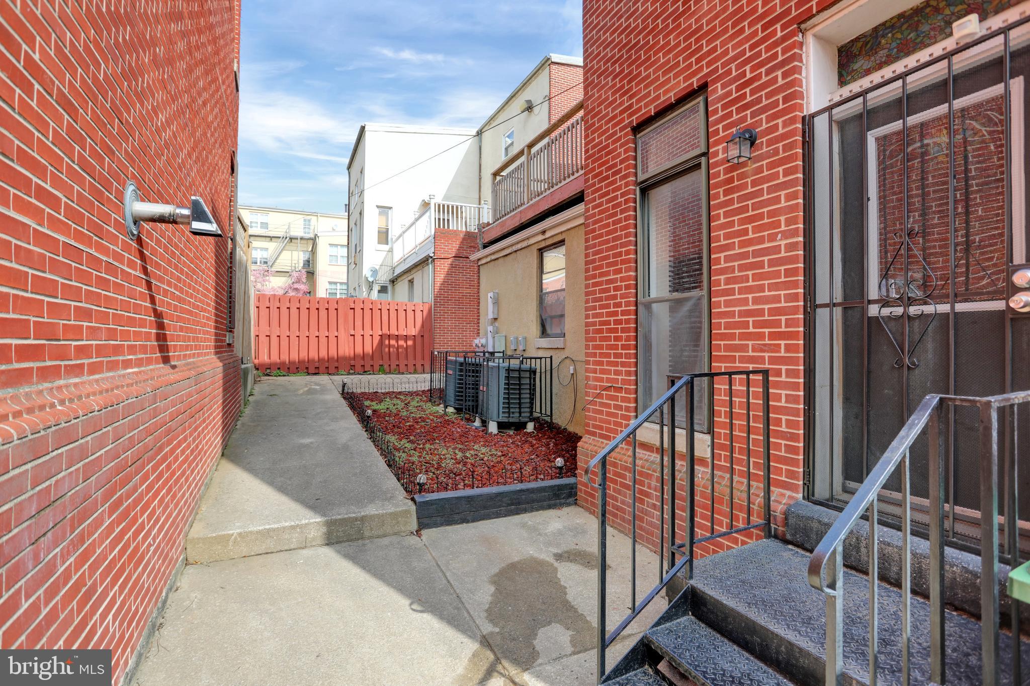 UNION SQUARE - Residential Lease