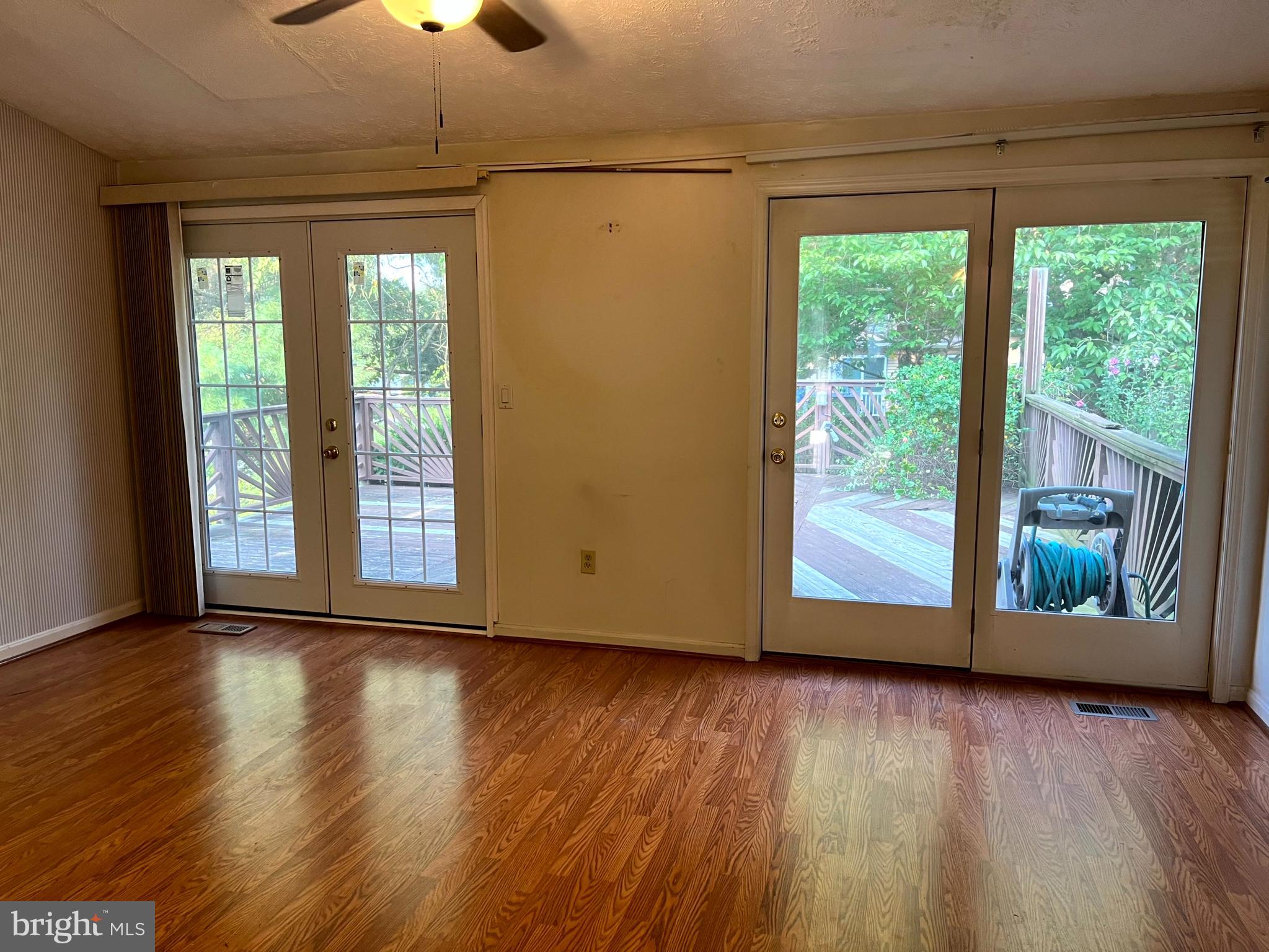 RIVERSIDE - Residential