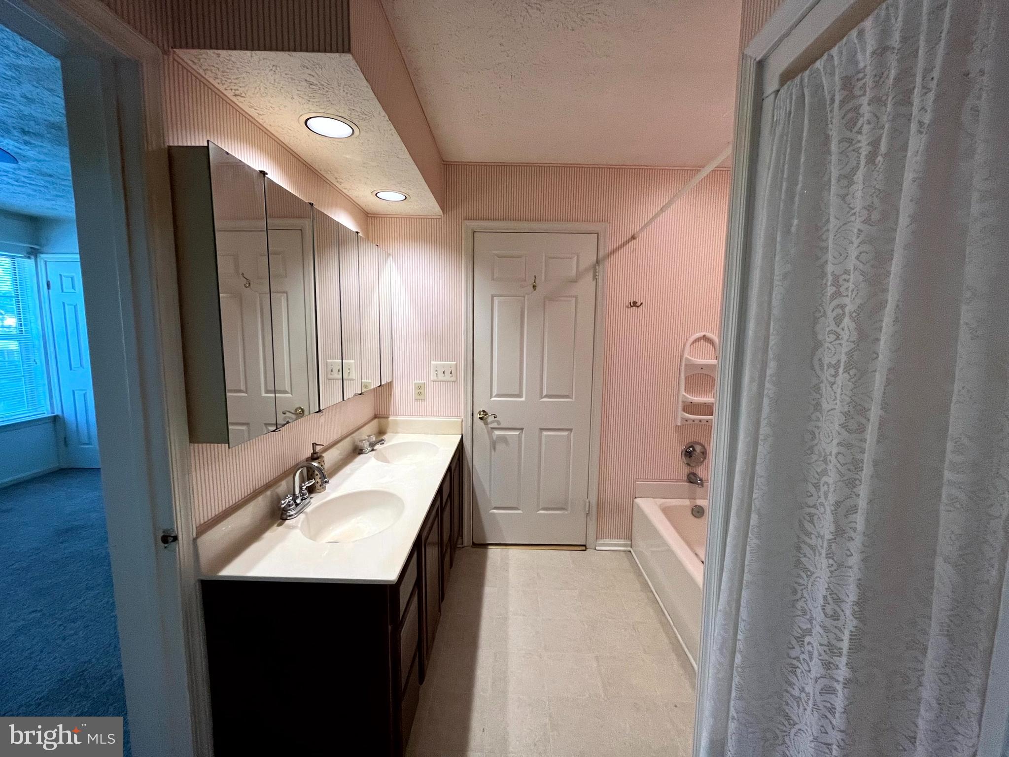 RIVERSIDE - Residential