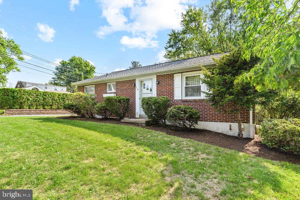 Photo of 318 Diller Drive, AKRON, PA 17501 (MLS # PALA2094136)