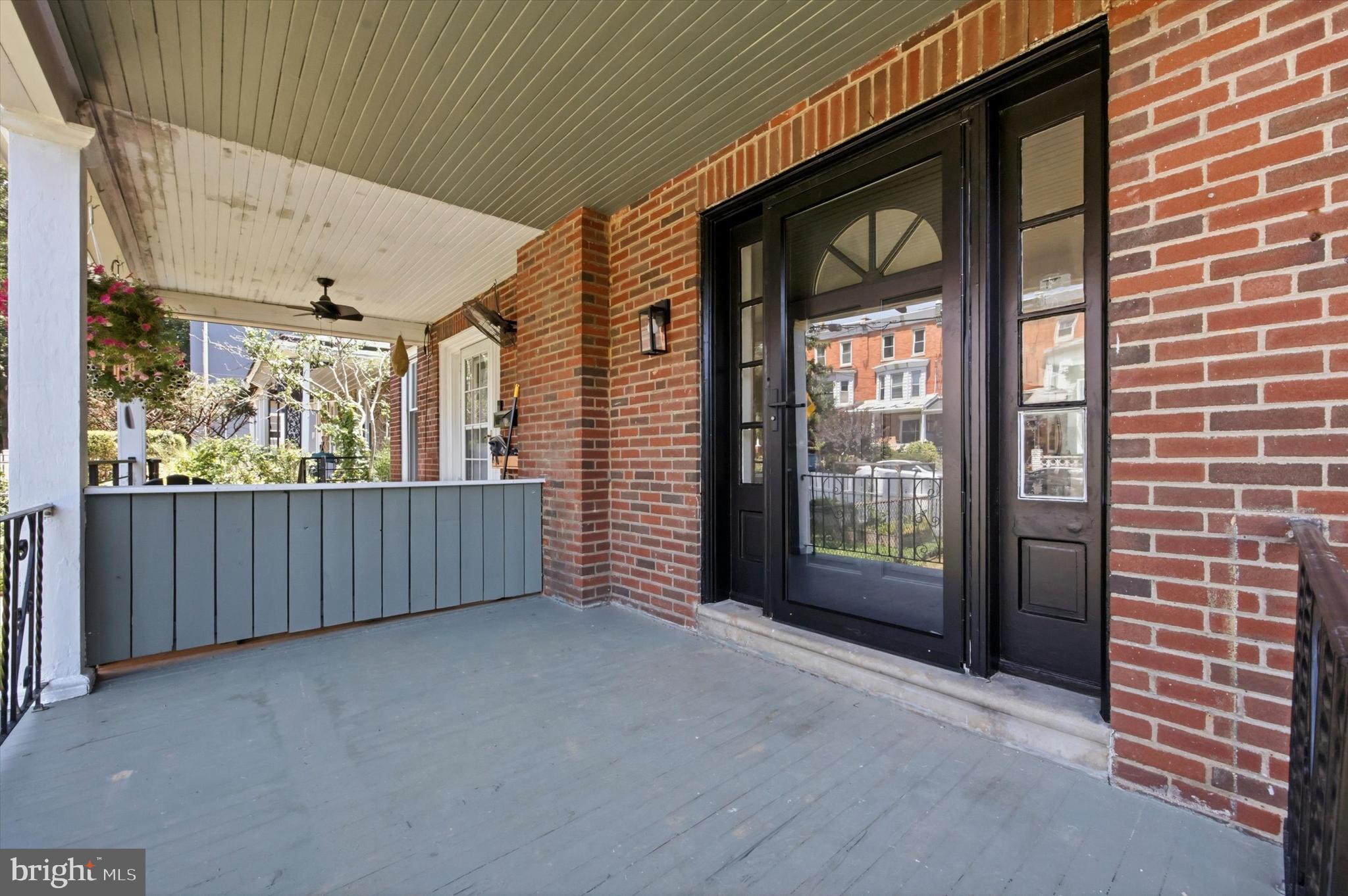 258 ROCHELLE AVENUE