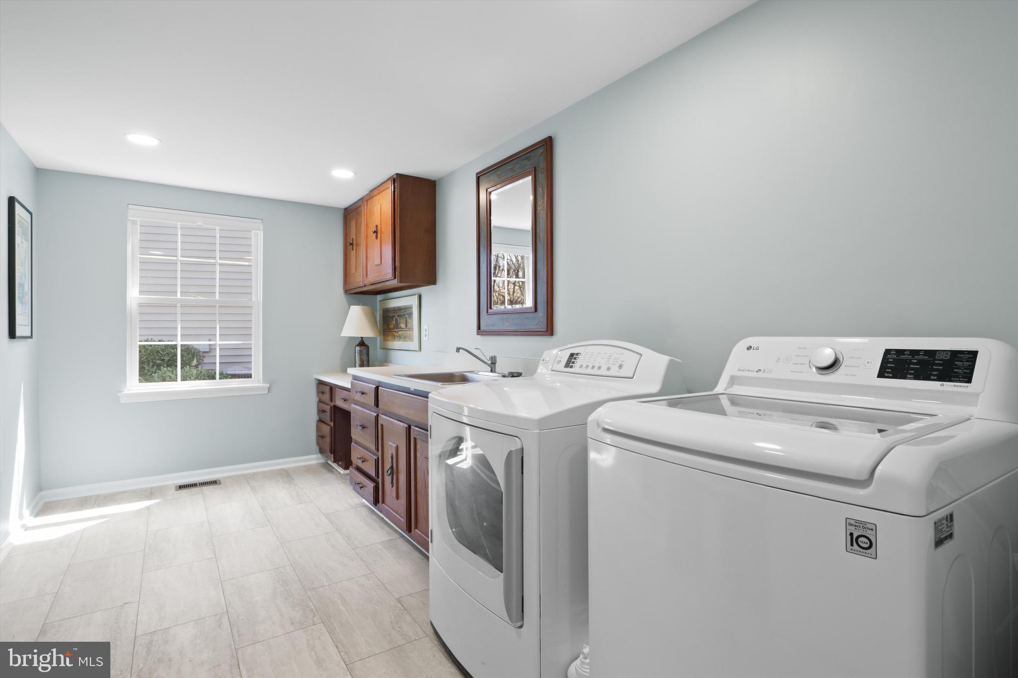 FAIRFAX CLUB ESTATES - Residential