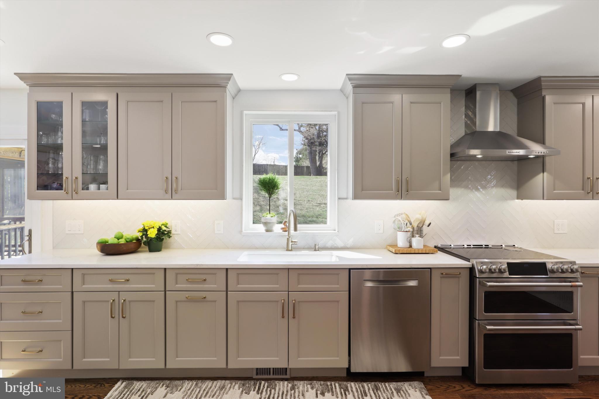 FAIRFAX CLUB ESTATES - Residential