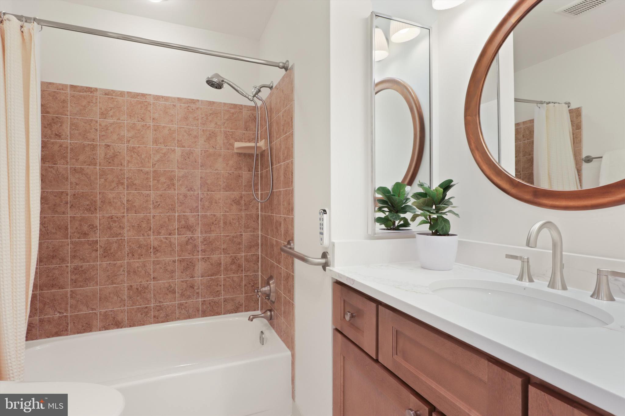 FAIRFAX CLUB ESTATES - Residential