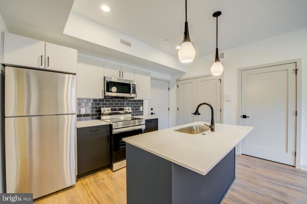 5001 UMBRIA STREET P205