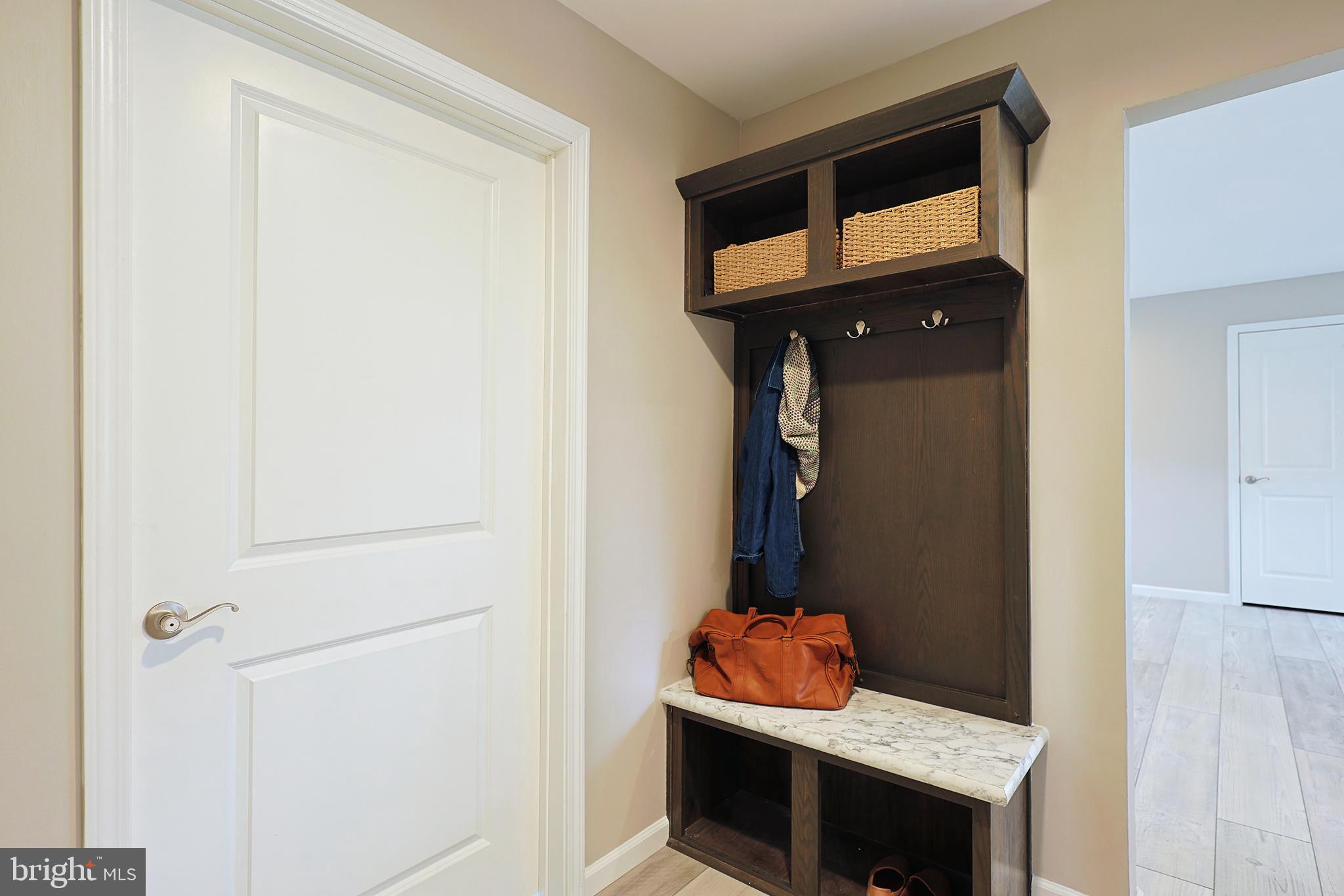 AIRPORT (BONNIEV - Residential