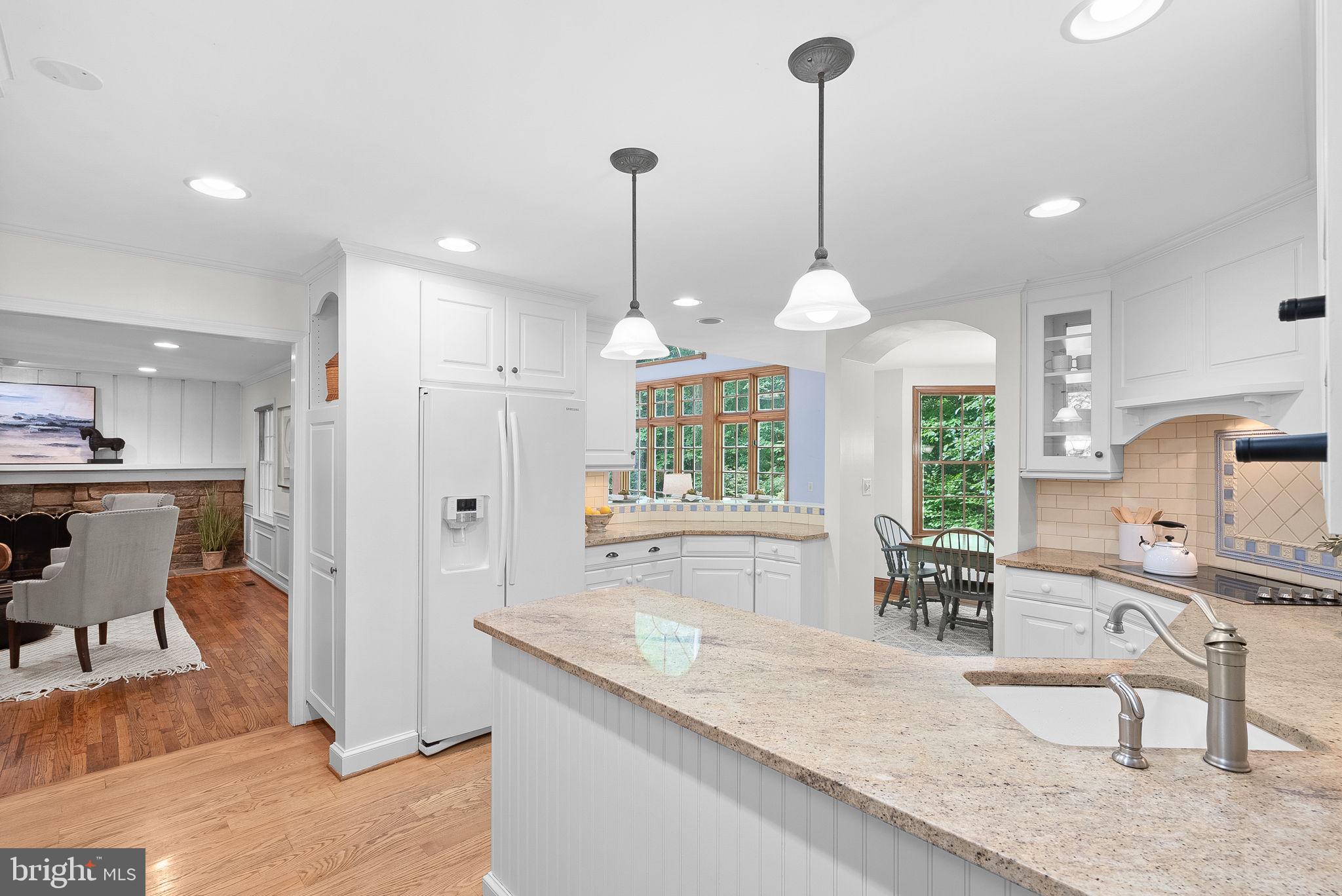 COUNTRY PLACE - Residential