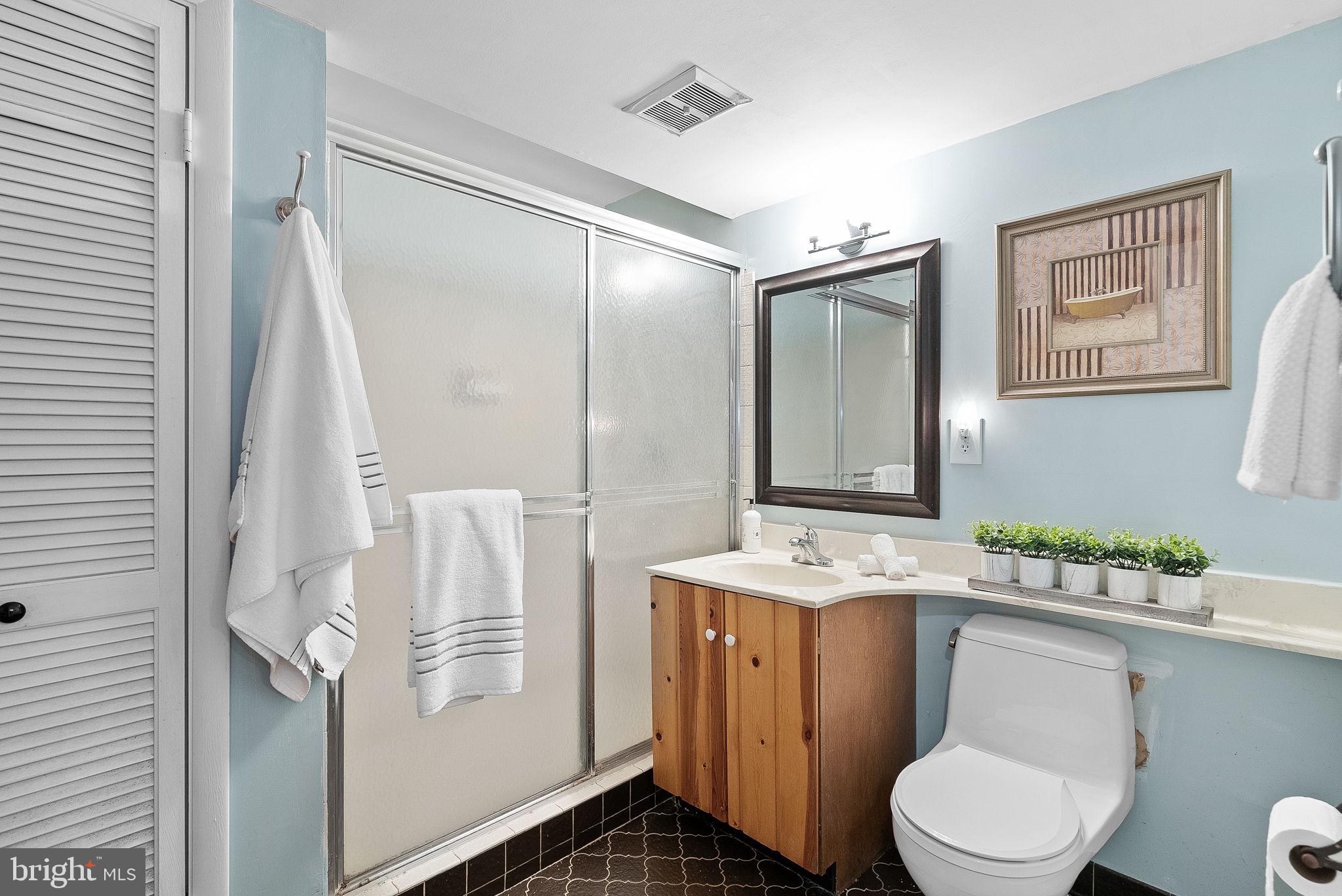 COUNTRY PLACE - Residential