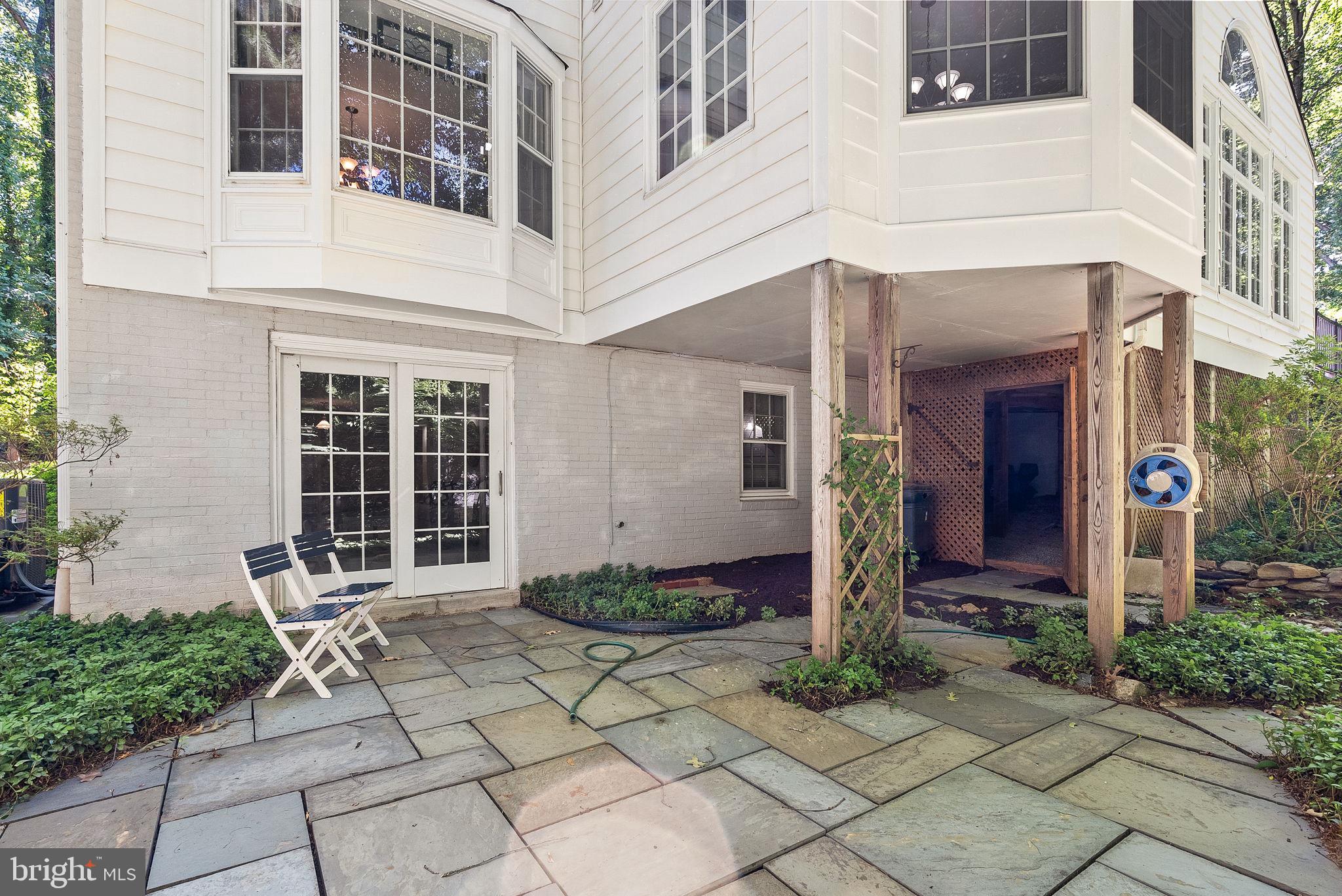 COUNTRY PLACE - Residential