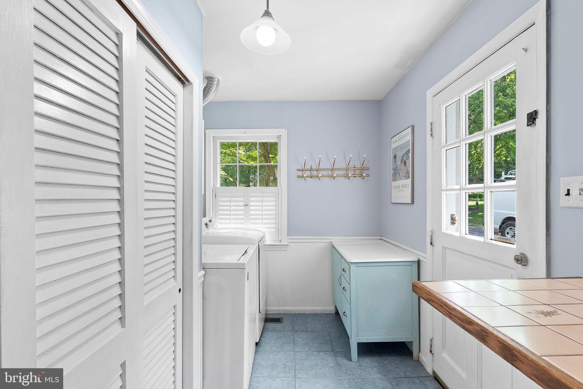 COUNTRY PLACE - Residential