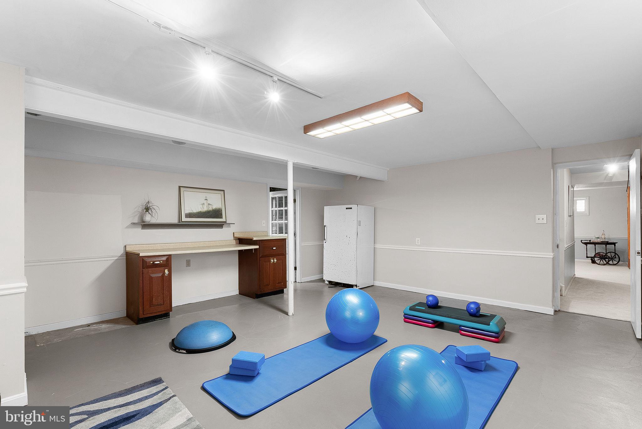 COUNTRY PLACE - Residential