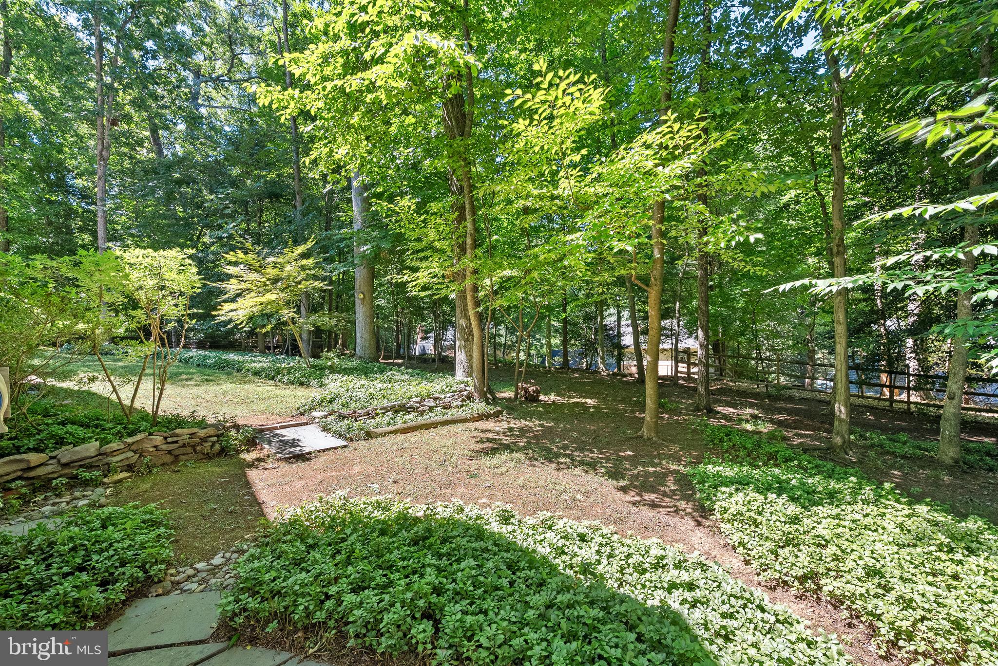 COUNTRY PLACE - Residential