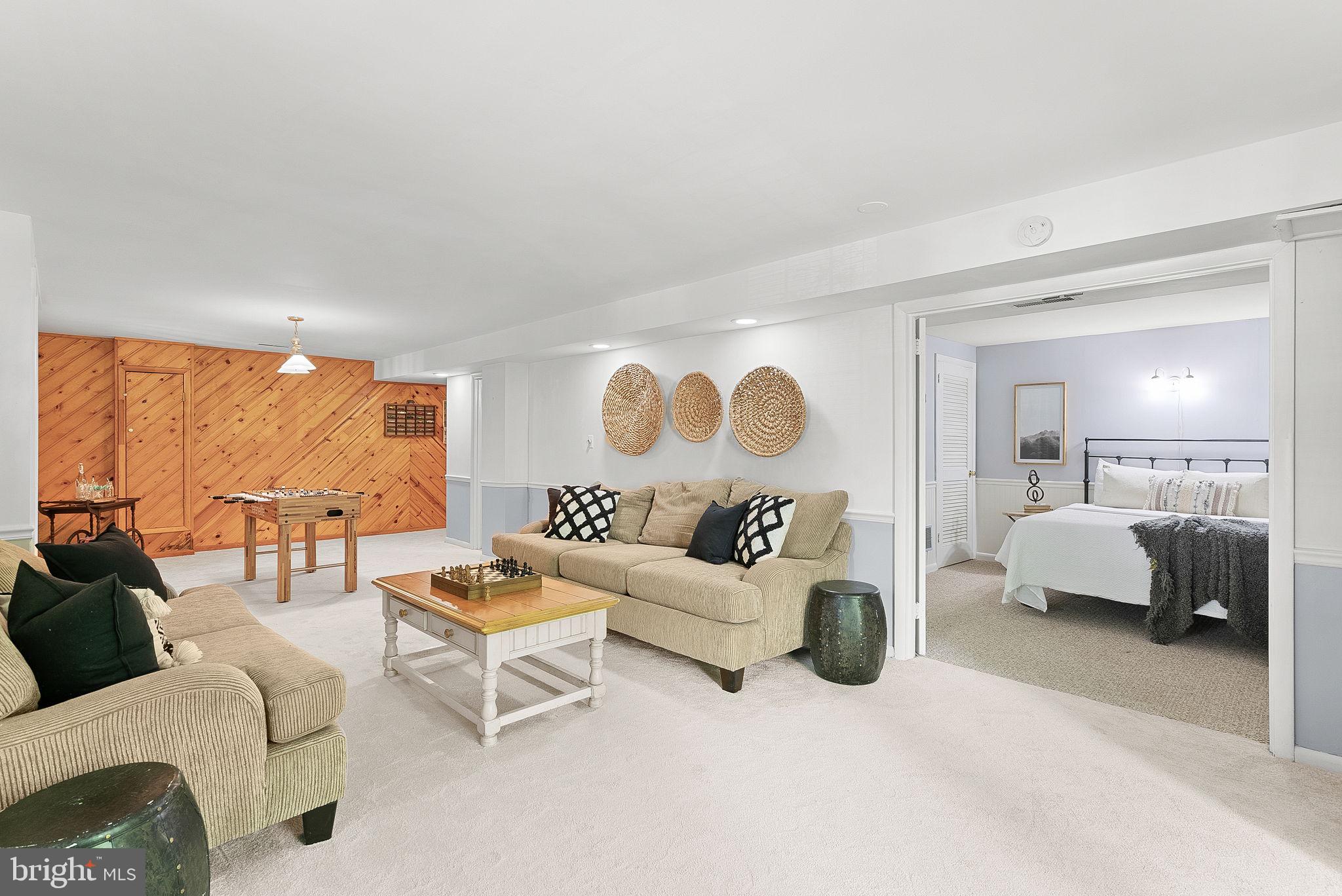 COUNTRY PLACE - Residential