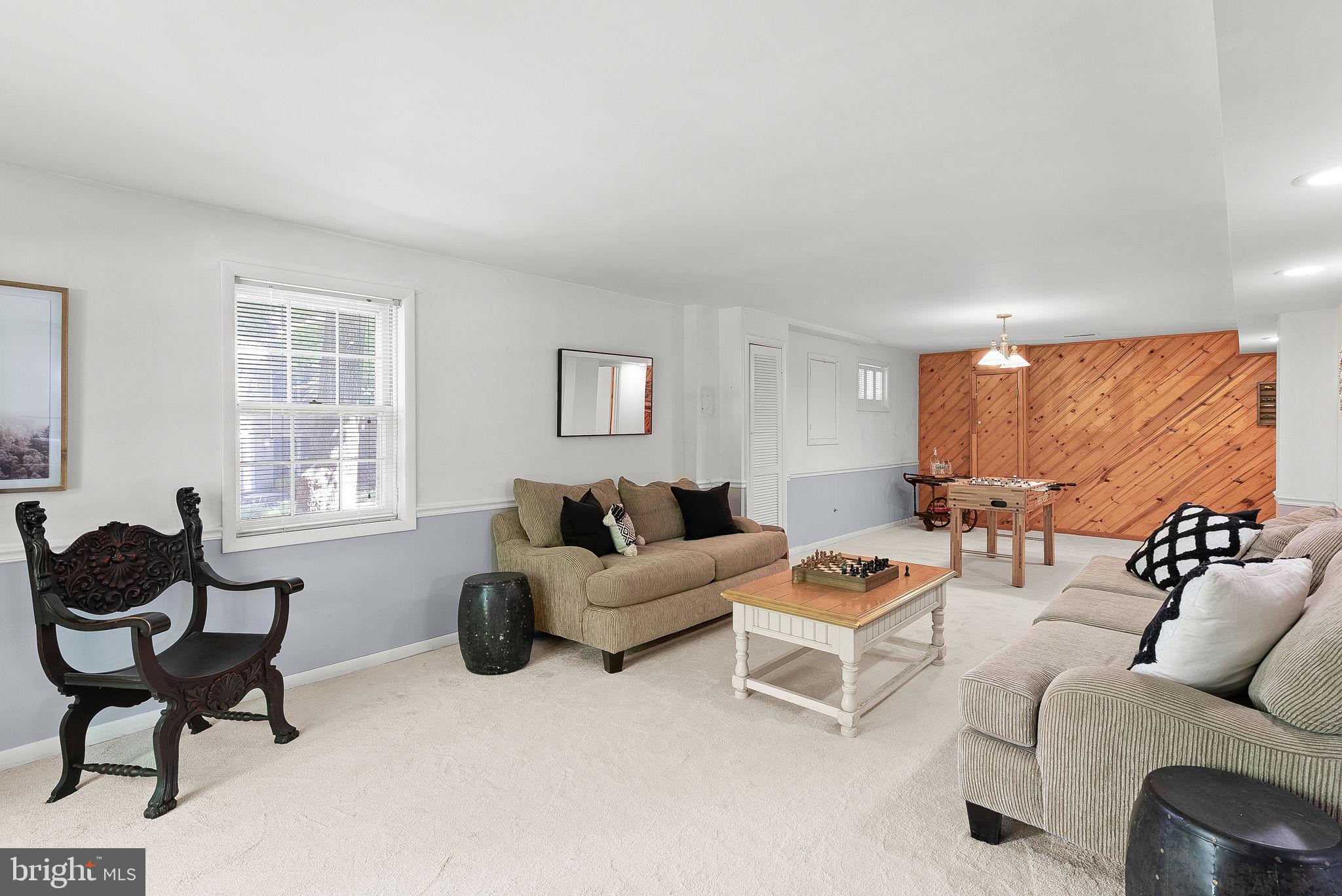 COUNTRY PLACE - Residential