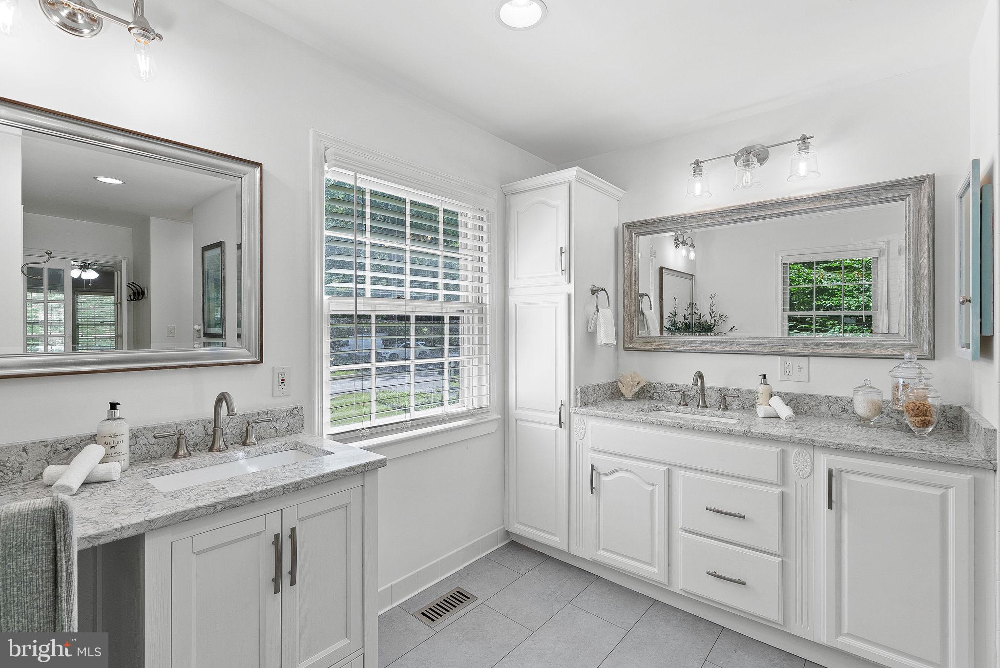 COUNTRY PLACE - Residential