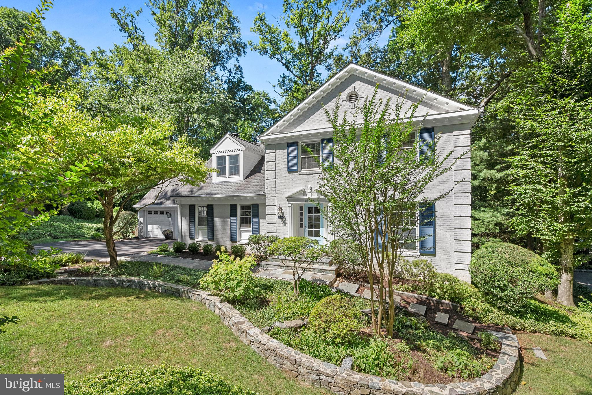 COUNTRY PLACE - Residential