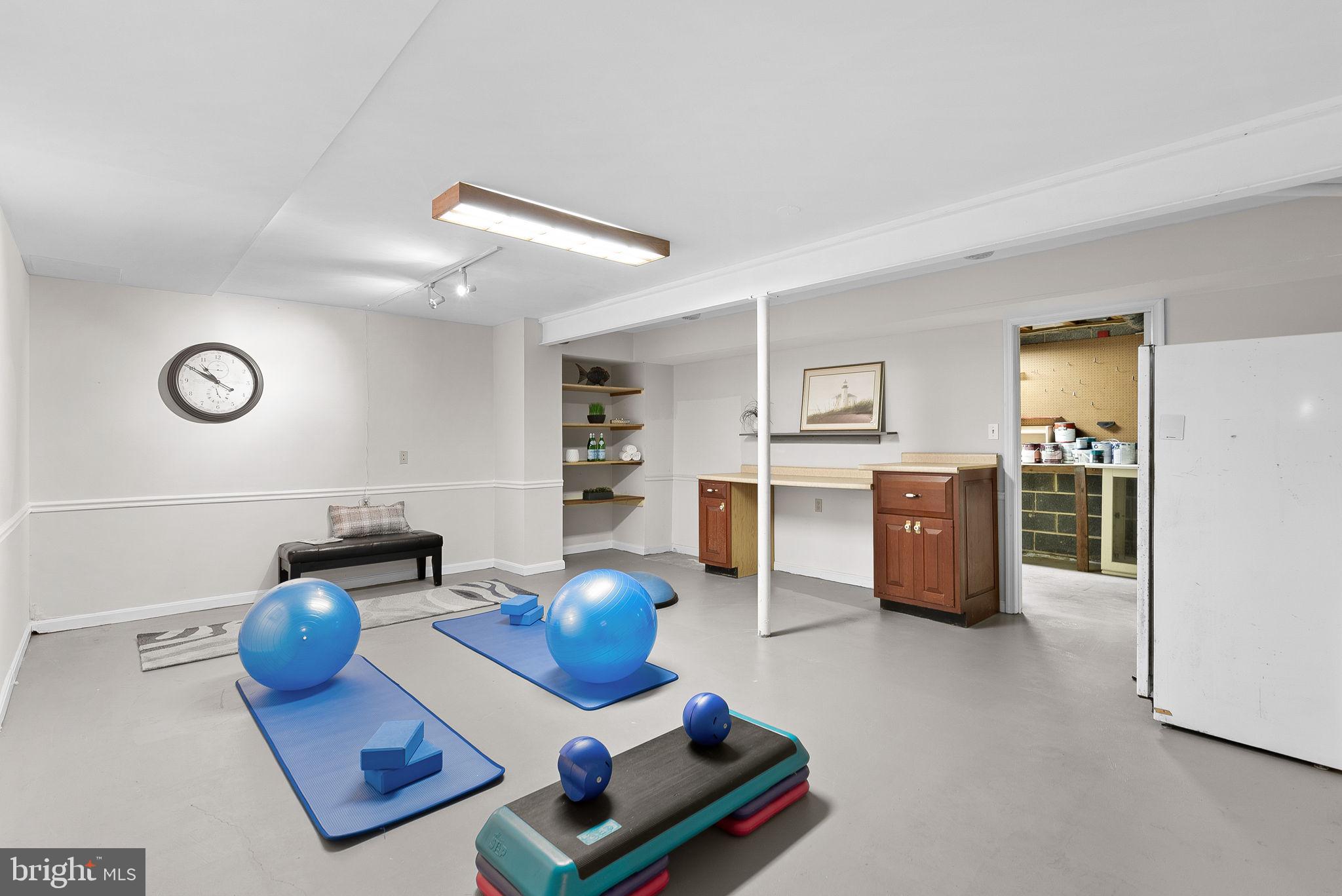 COUNTRY PLACE - Residential