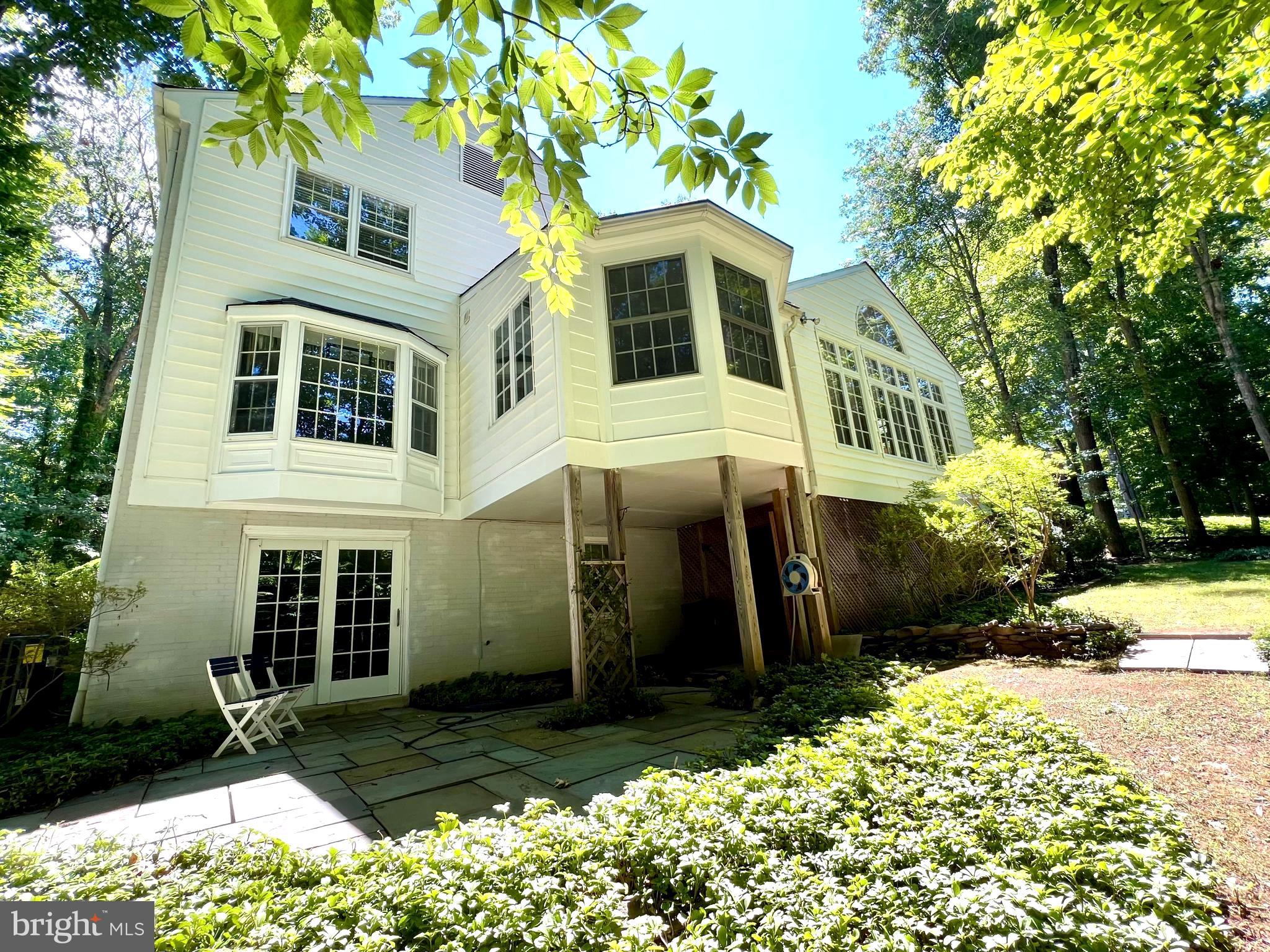 COUNTRY PLACE - Residential