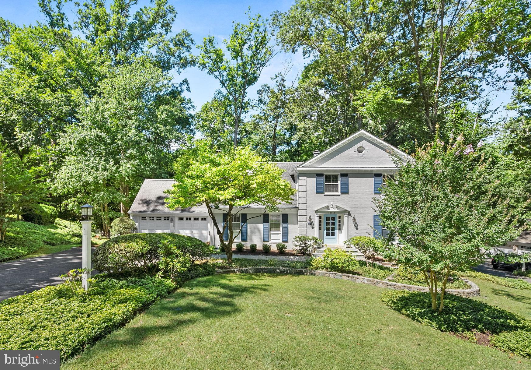 COUNTRY PLACE - Residential