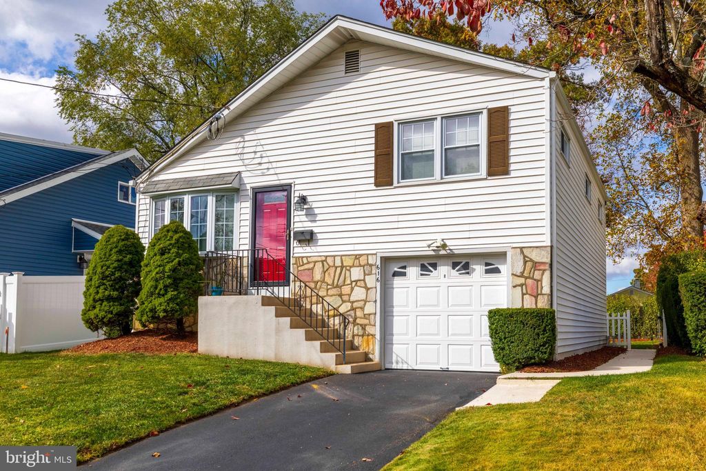 Photo of 616 Tennis Avenue, GLENSIDE, PA 19038 (MLS # PAMC2158204)