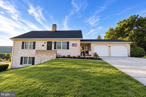 Photo of 37 Impala Drive, DILLSBURG, PA 17019 (MLS # PAYK2113118)