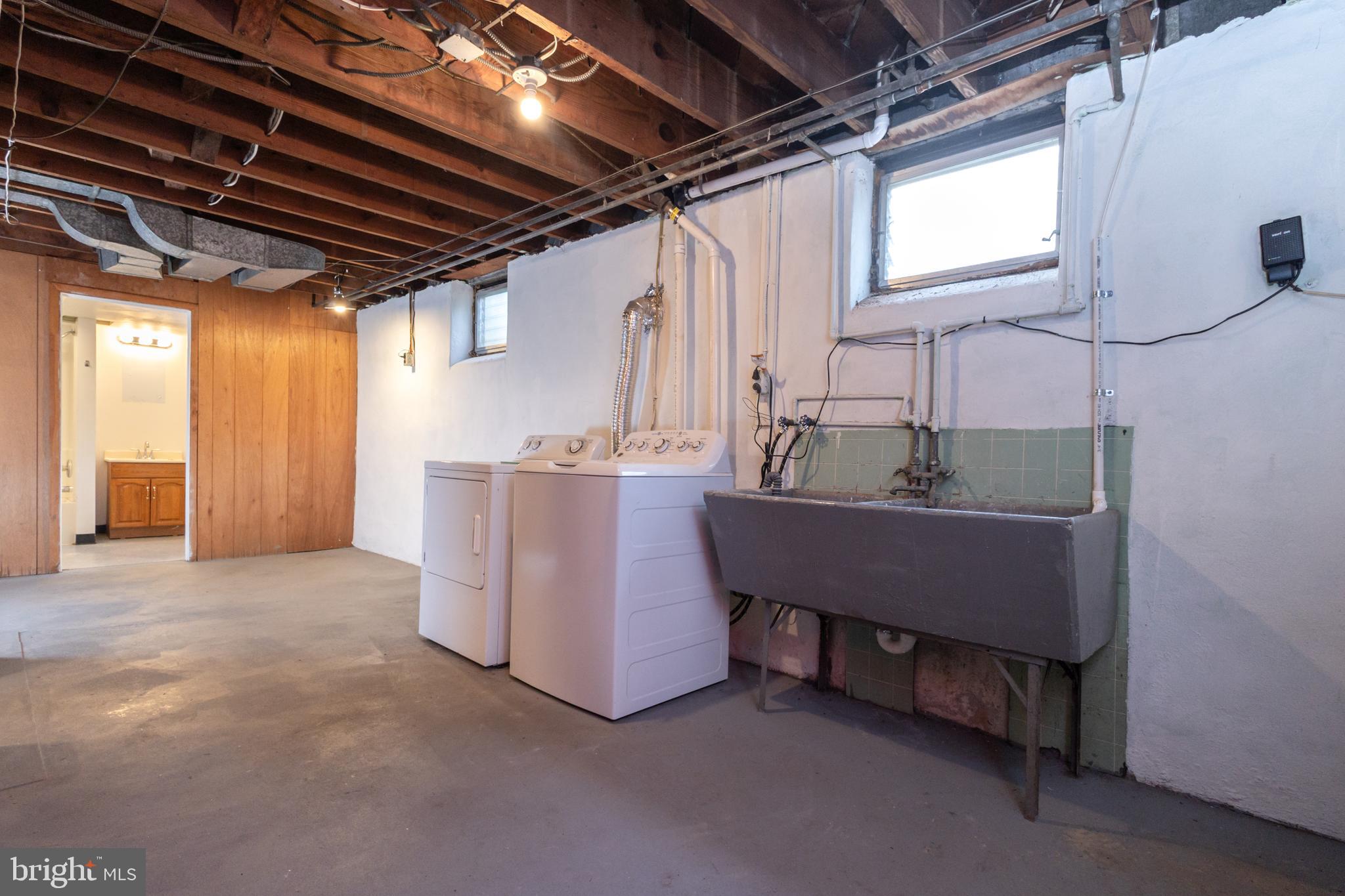 LYON PARK - Residential Lease