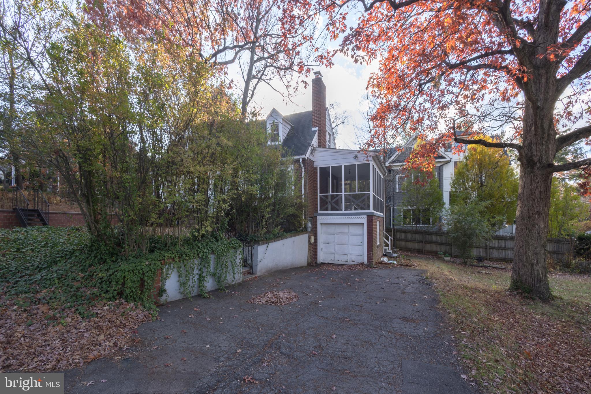 LYON PARK - Residential Lease