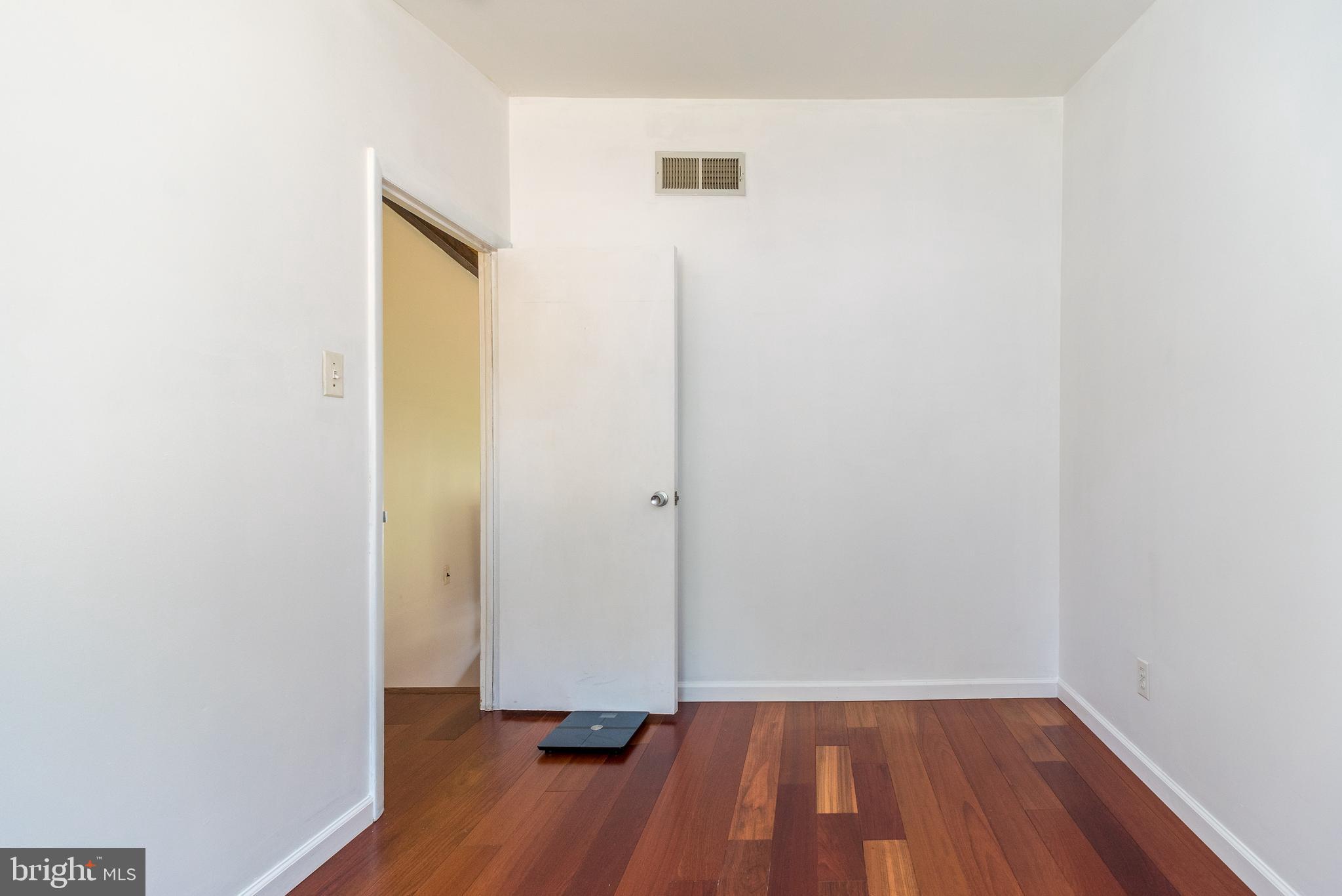 INGLEWOOD GDNS - Residential