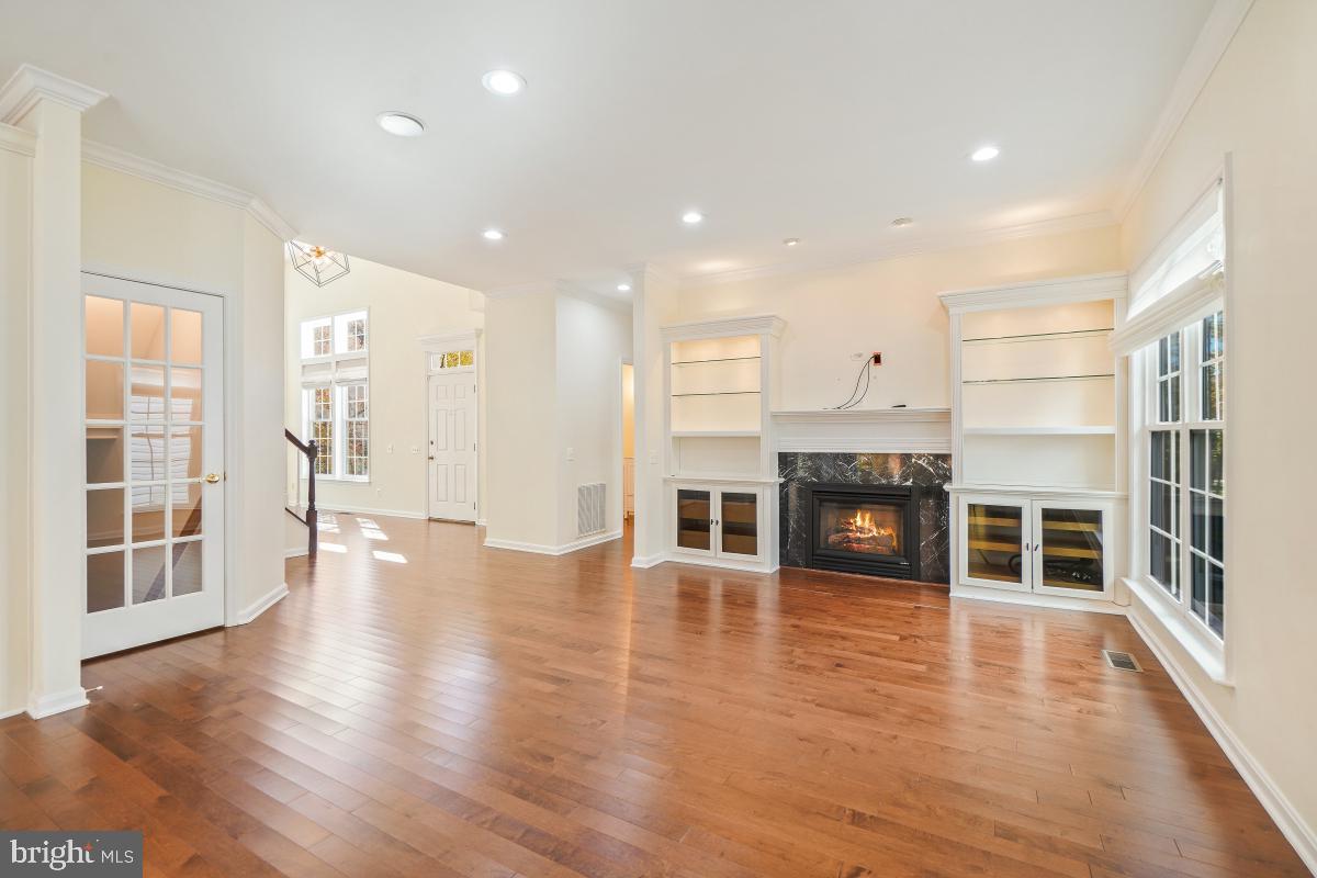 THE COURTS OF FOX MILL - Residential