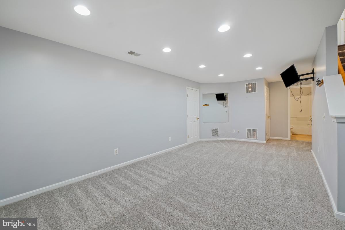 THE COURTS OF FOX MILL - Residential