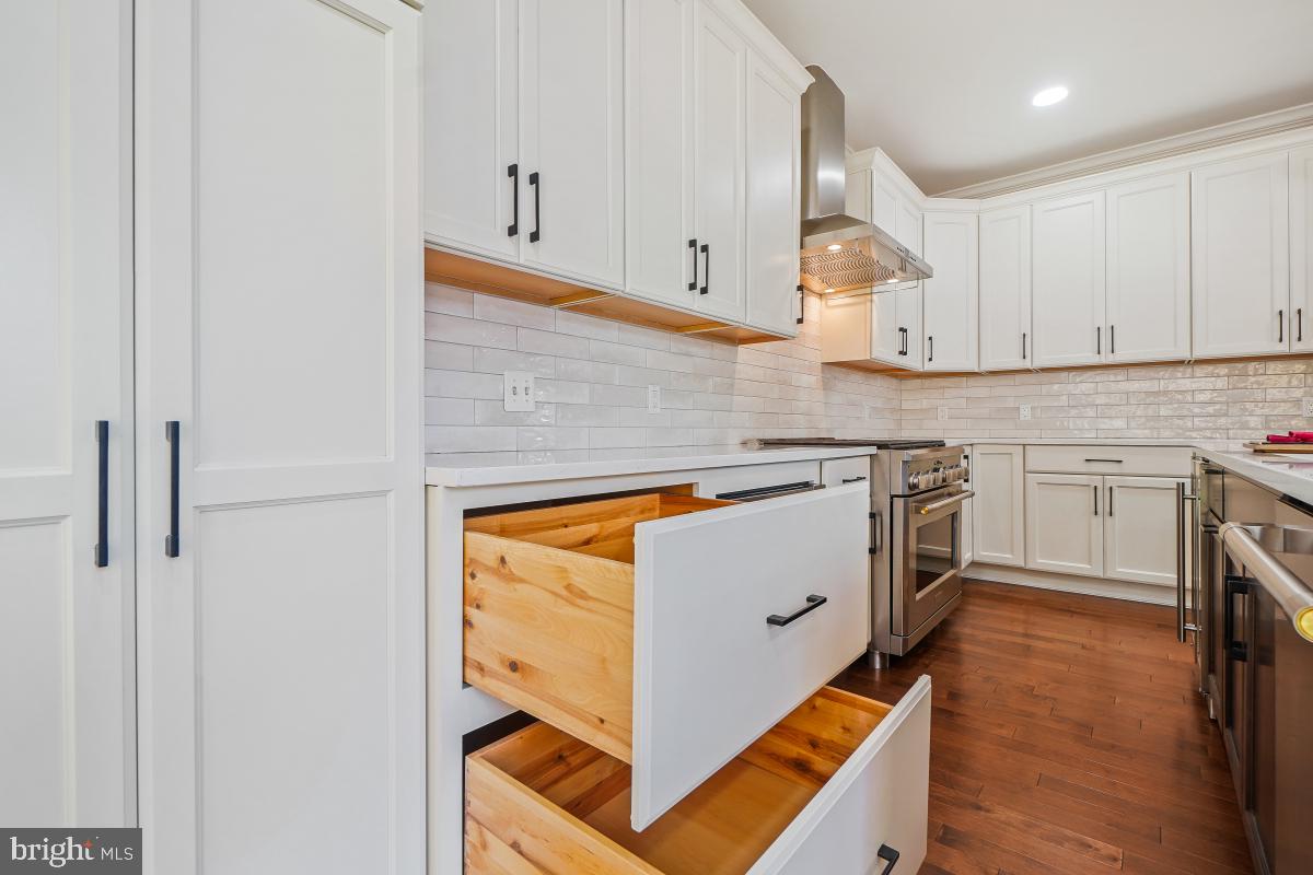 THE COURTS OF FOX MILL - Residential