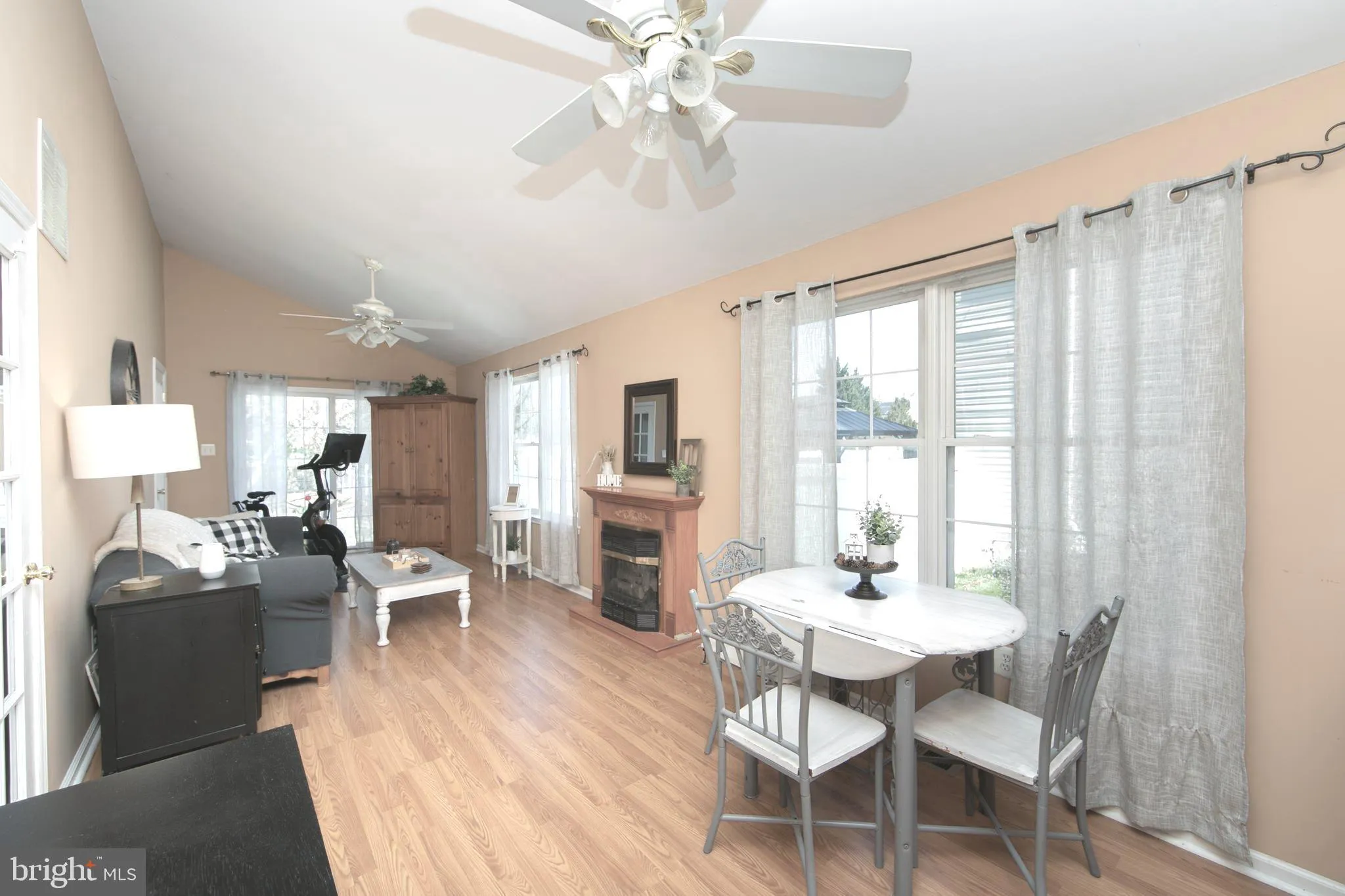 Sewell, New Jersey 08080, United States, 5 Bedrooms Bedrooms, ,4 BathroomsBathrooms,Residential,Pending,111690