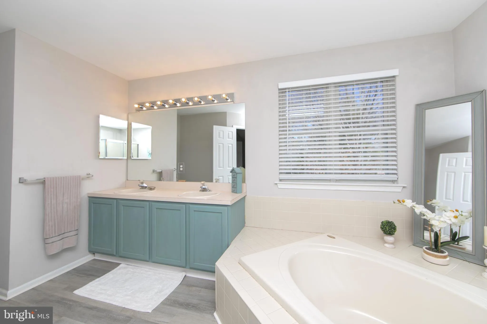 Sewell, New Jersey 08080, United States, 5 Bedrooms Bedrooms, ,4 BathroomsBathrooms,Residential,Pending,111690