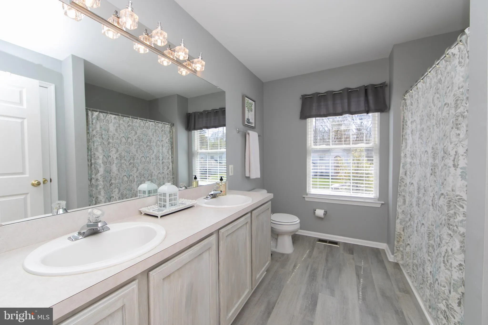 Sewell, New Jersey 08080, United States, 5 Bedrooms Bedrooms, ,4 BathroomsBathrooms,Residential,Pending,111690