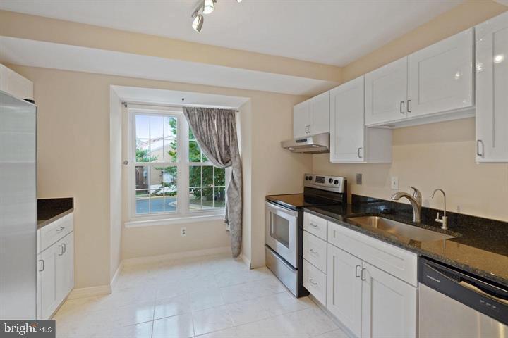 BROOKLEIGH - Residential Lease