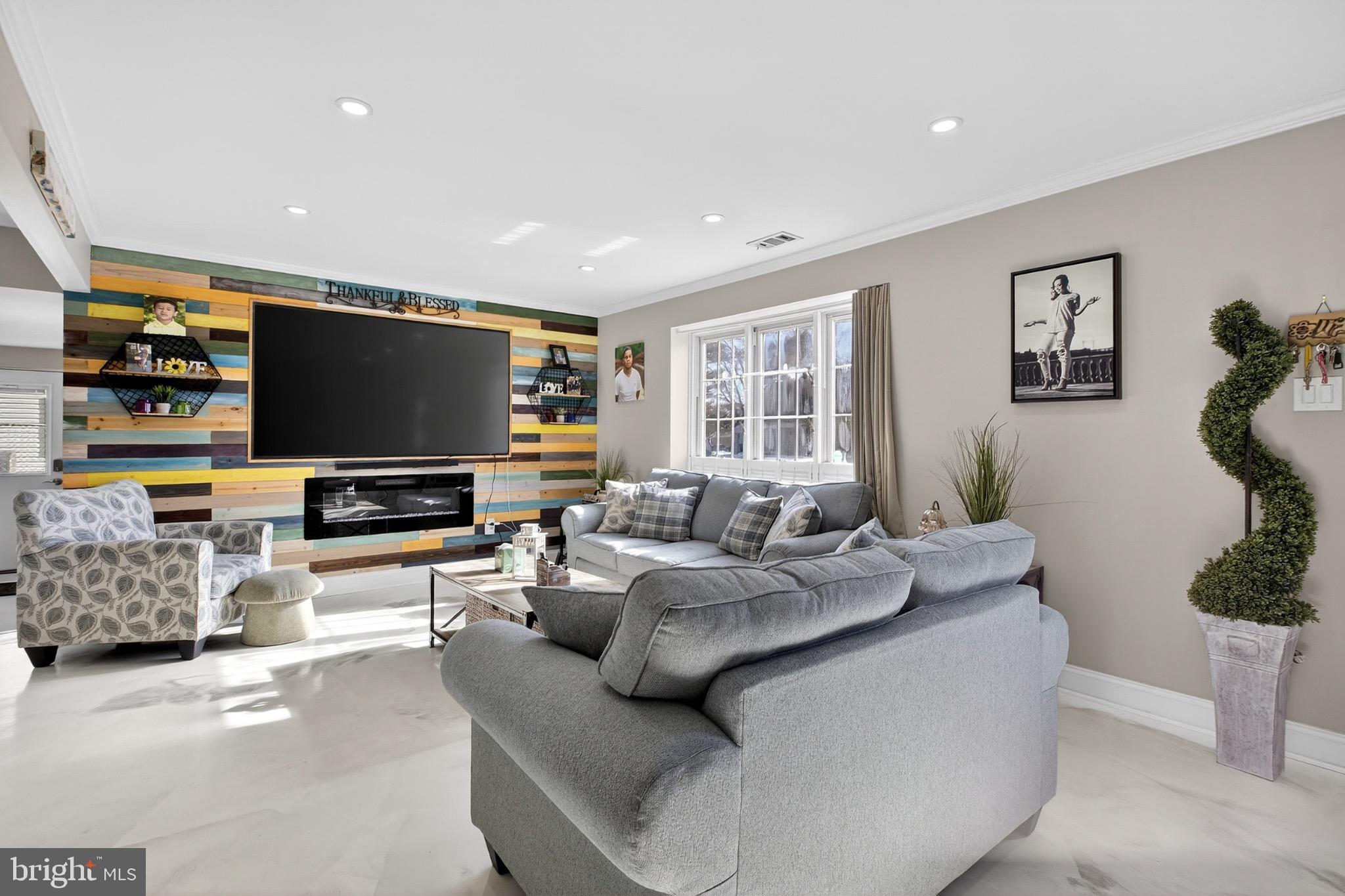 WOODRIDGE EAST - Residential