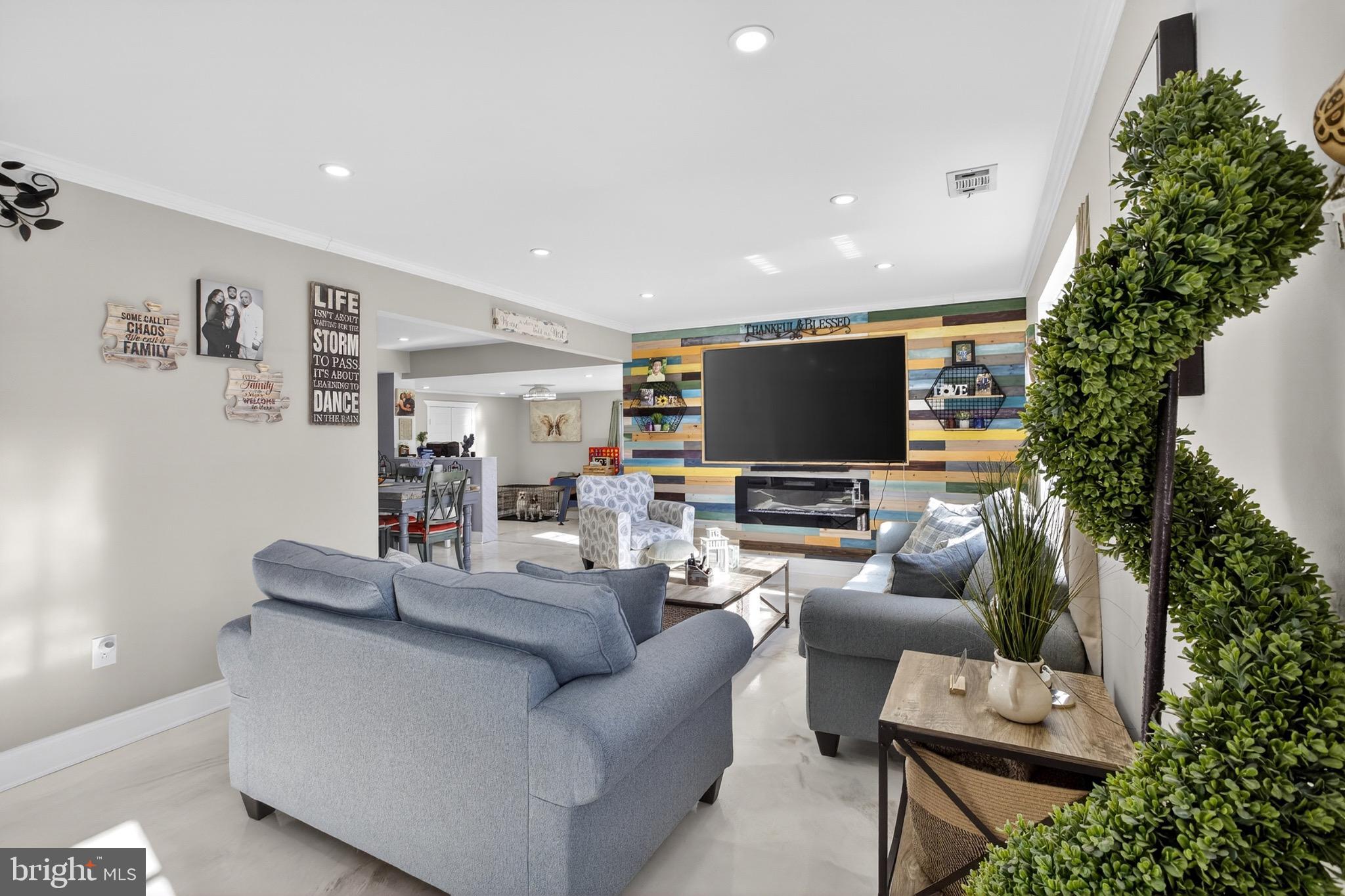 WOODRIDGE EAST - Residential