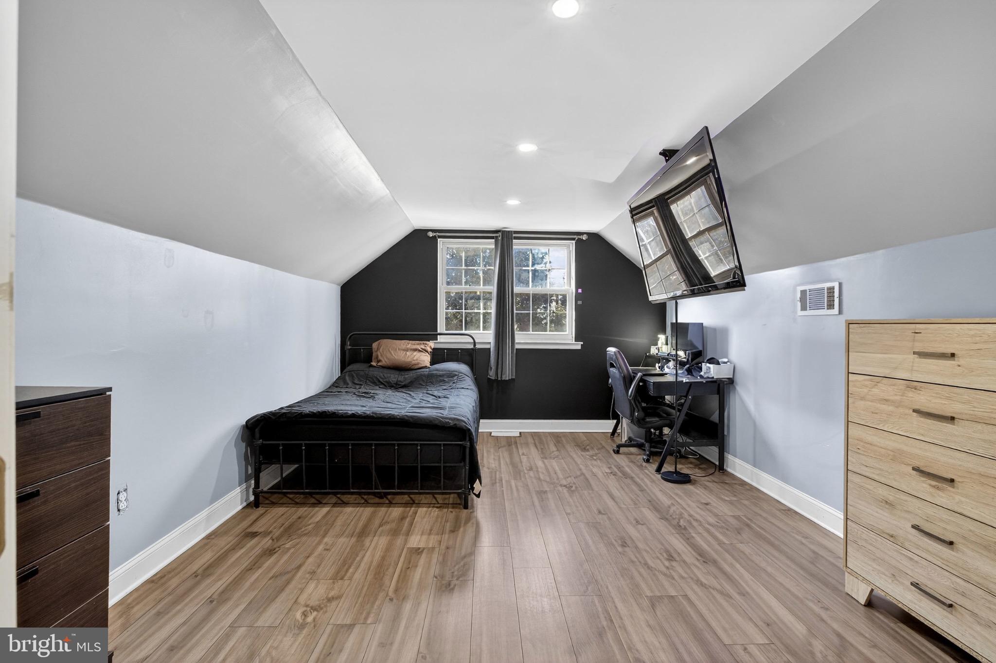 WOODRIDGE EAST - Residential