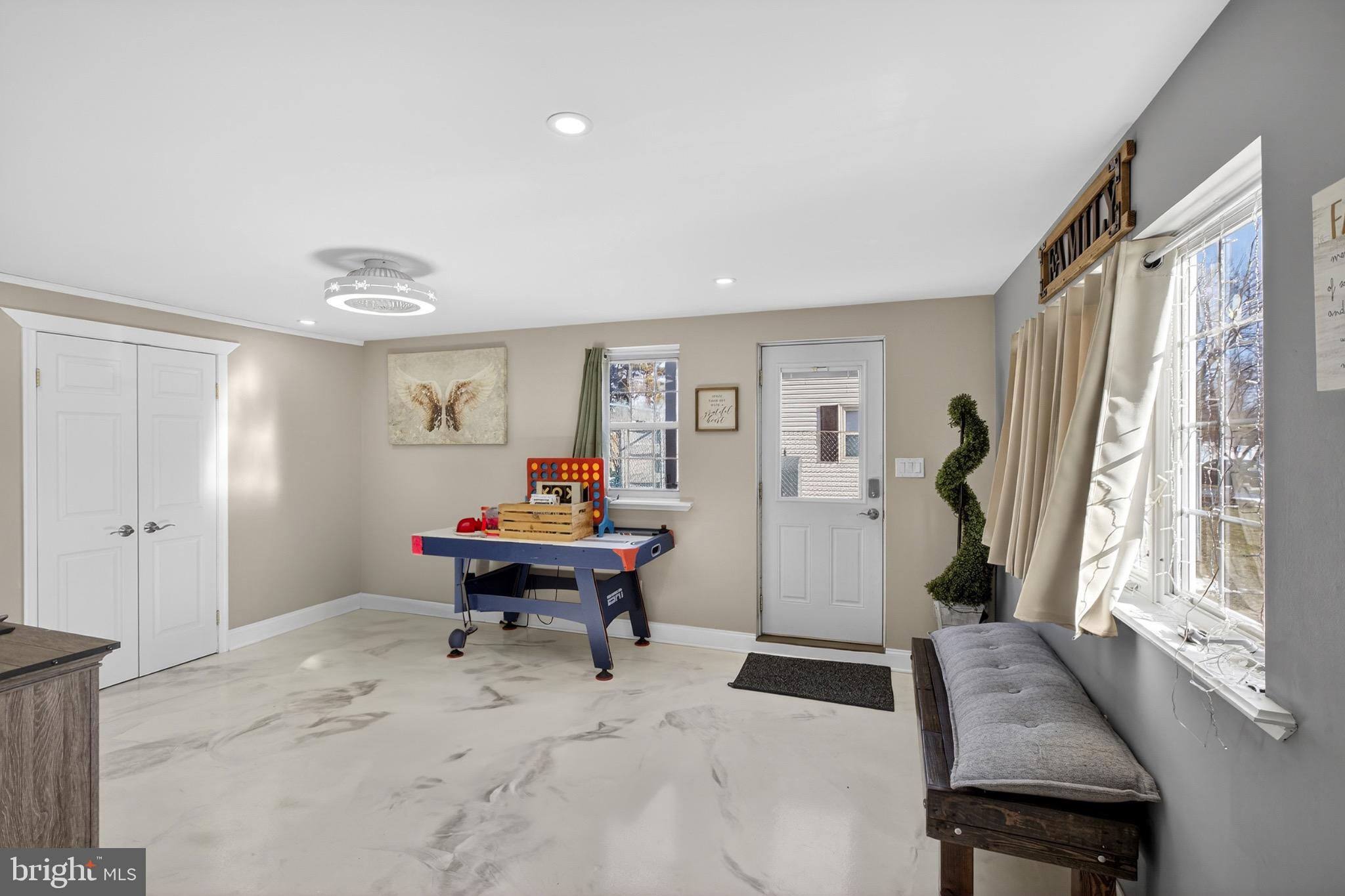 WOODRIDGE EAST - Residential