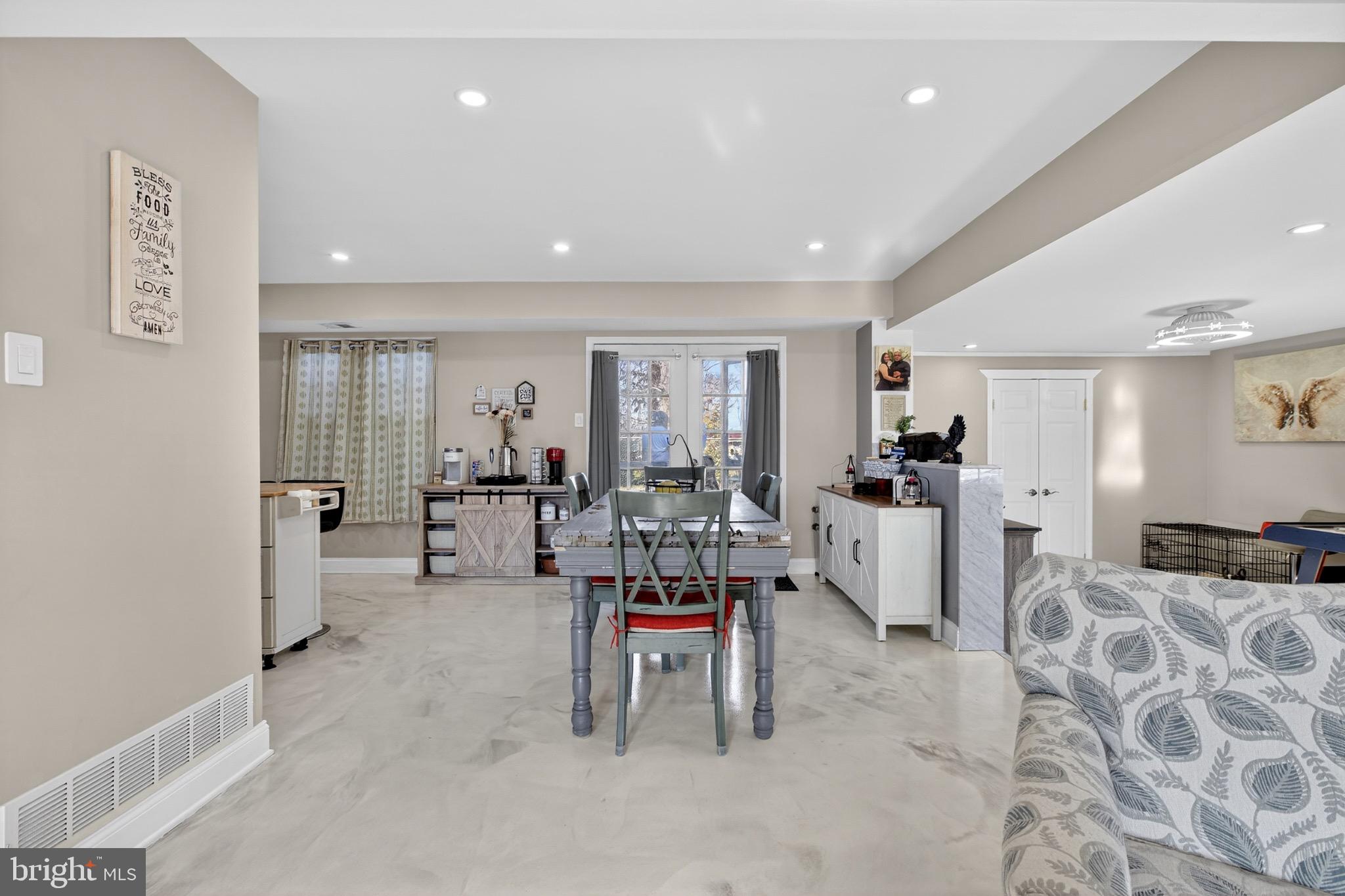 WOODRIDGE EAST - Residential