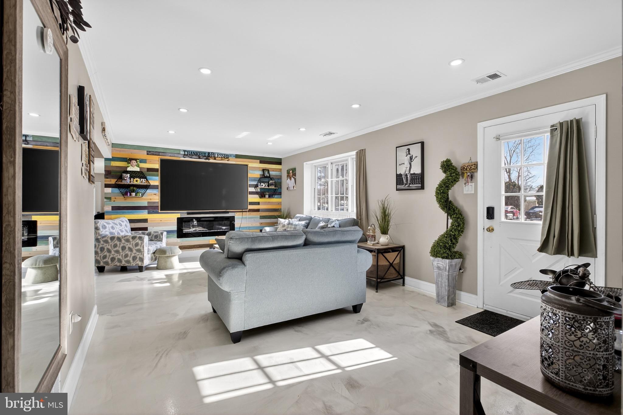 WOODRIDGE EAST - Residential