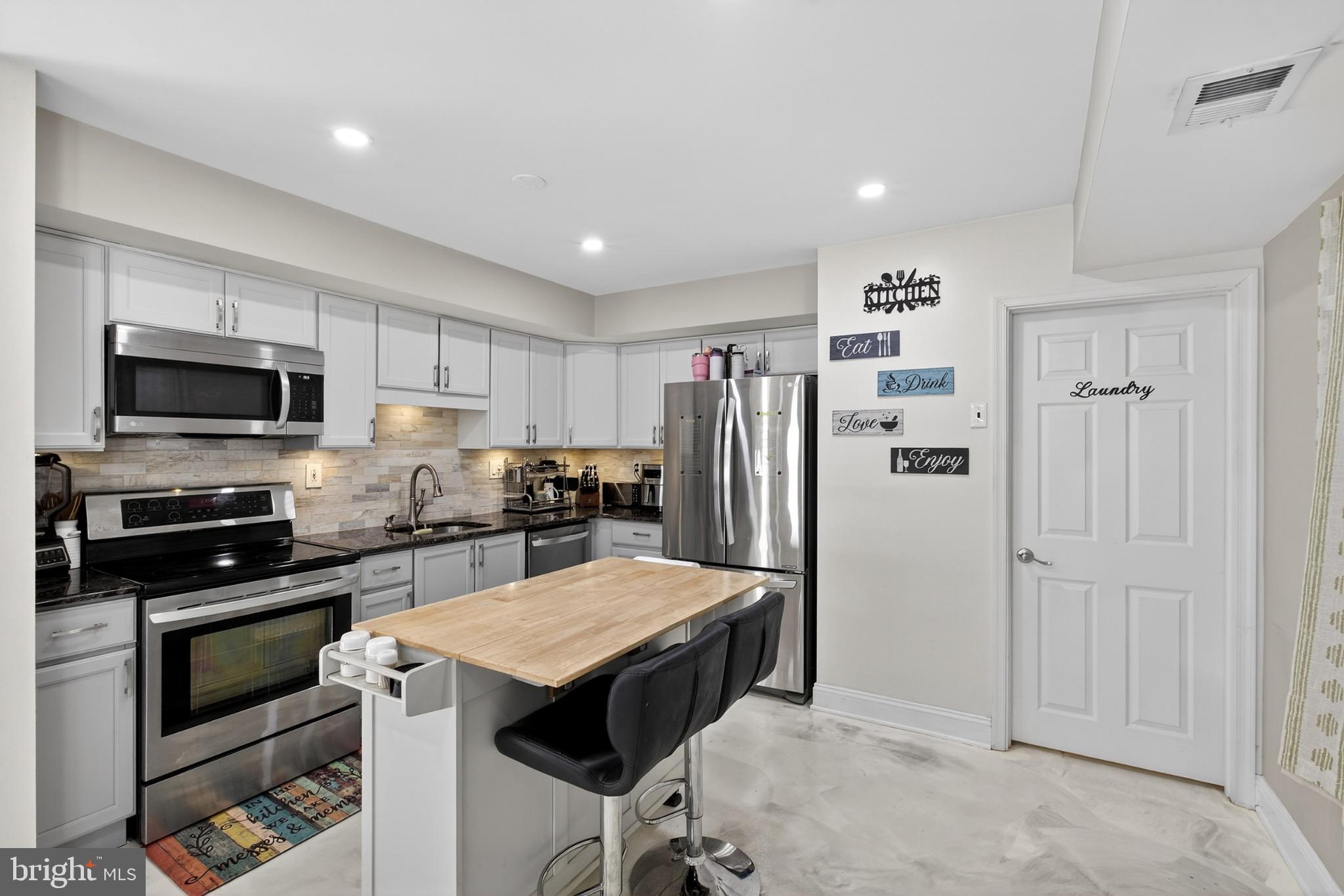 WOODRIDGE EAST - Residential