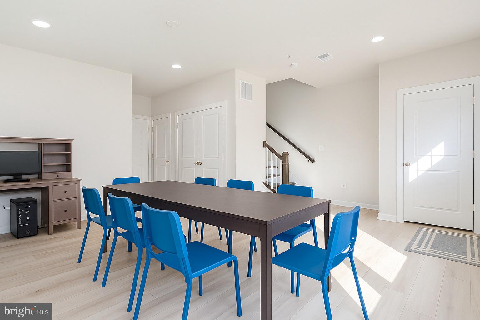 STONE BARN VILLAGE - Residential Lease