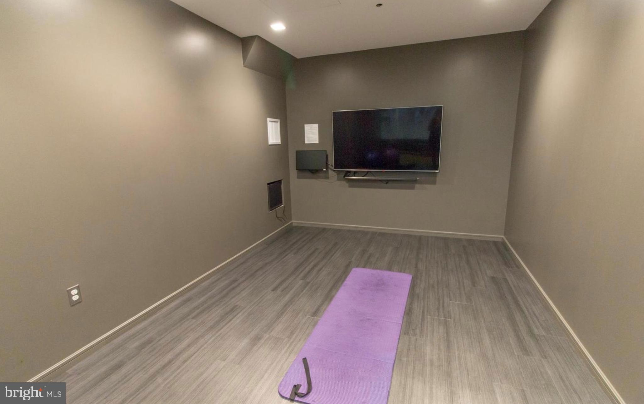 ROTONDA - Residential Lease