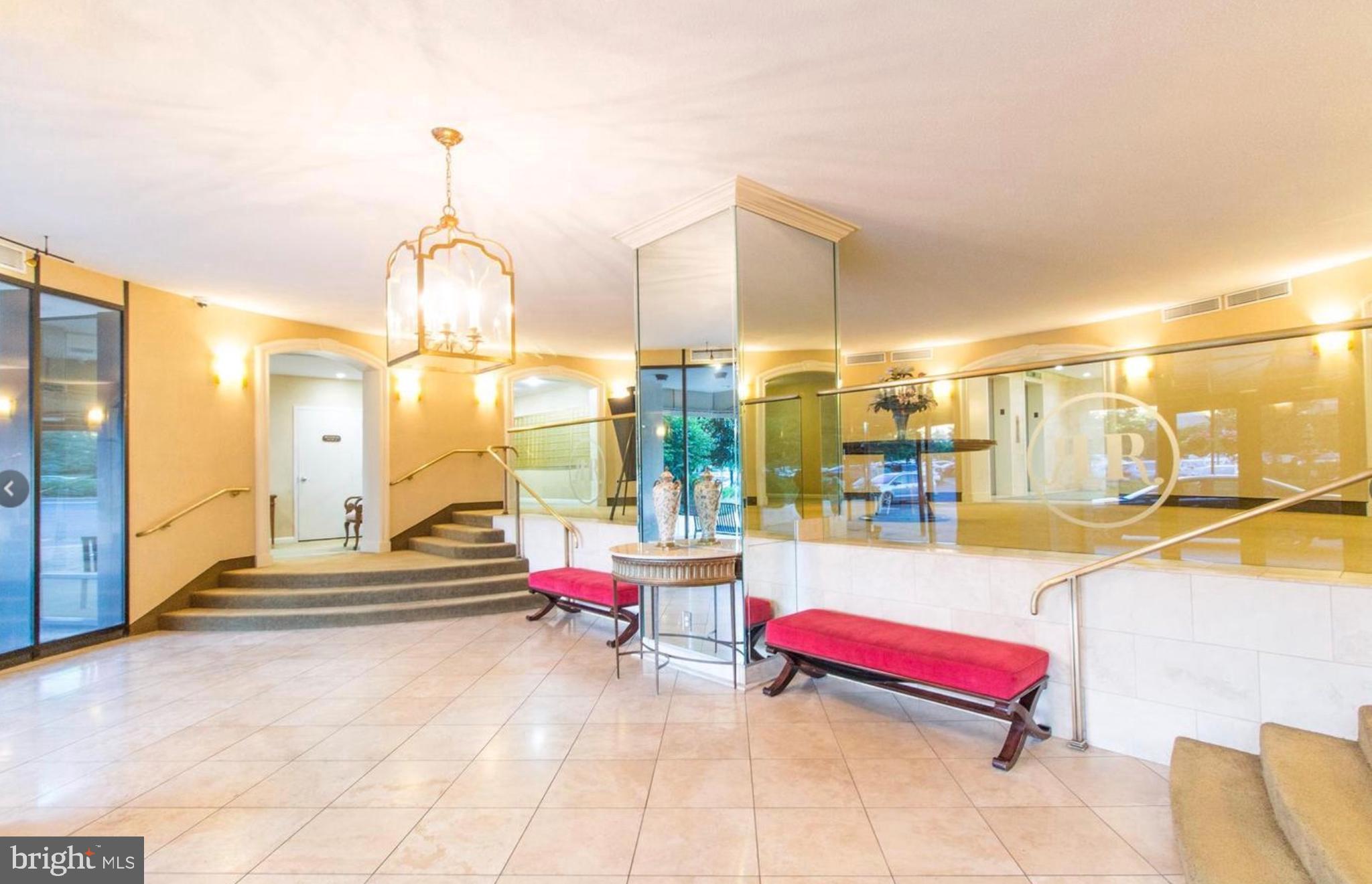 ROTONDA - Residential Lease